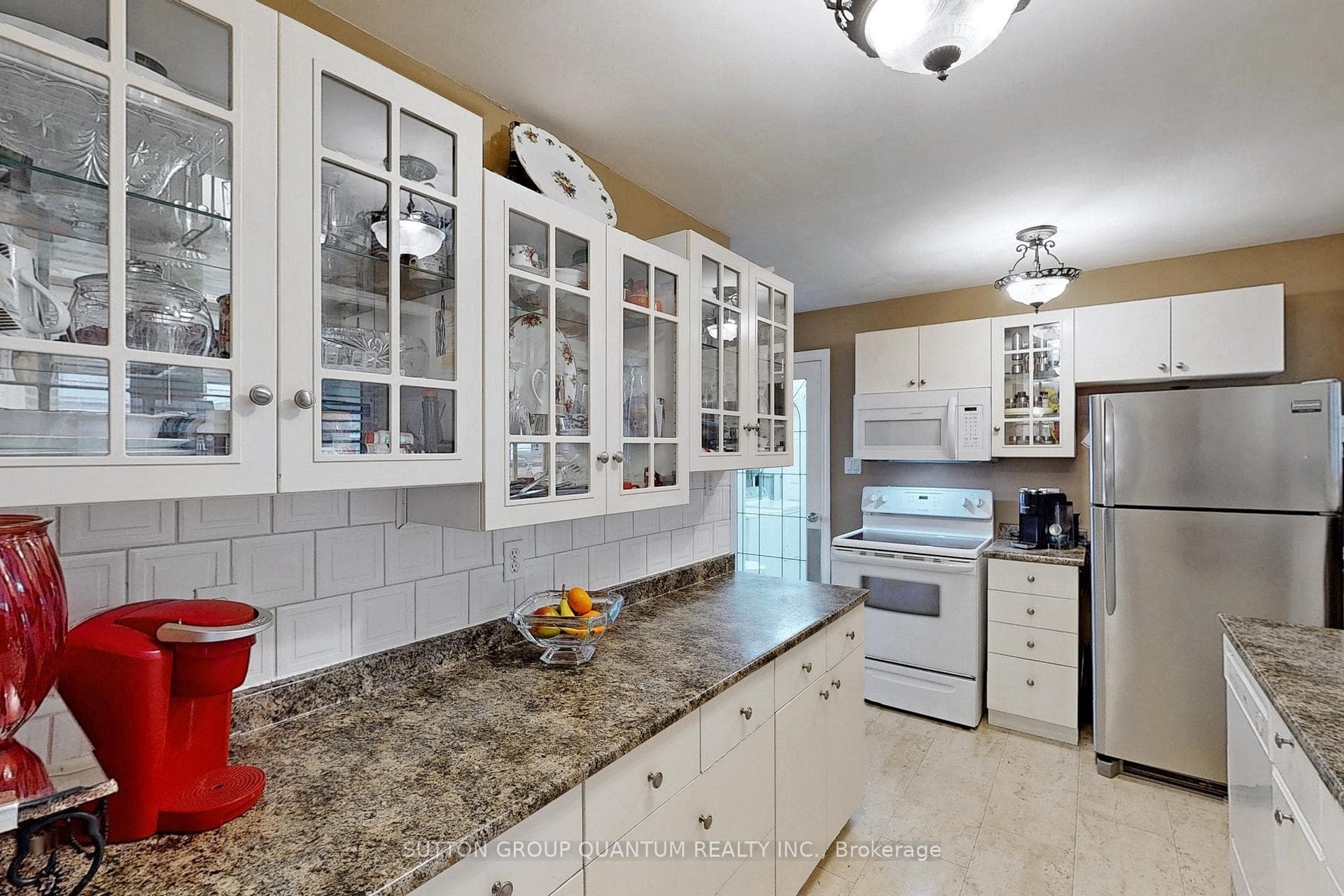 400 Maple Avenue photo 14