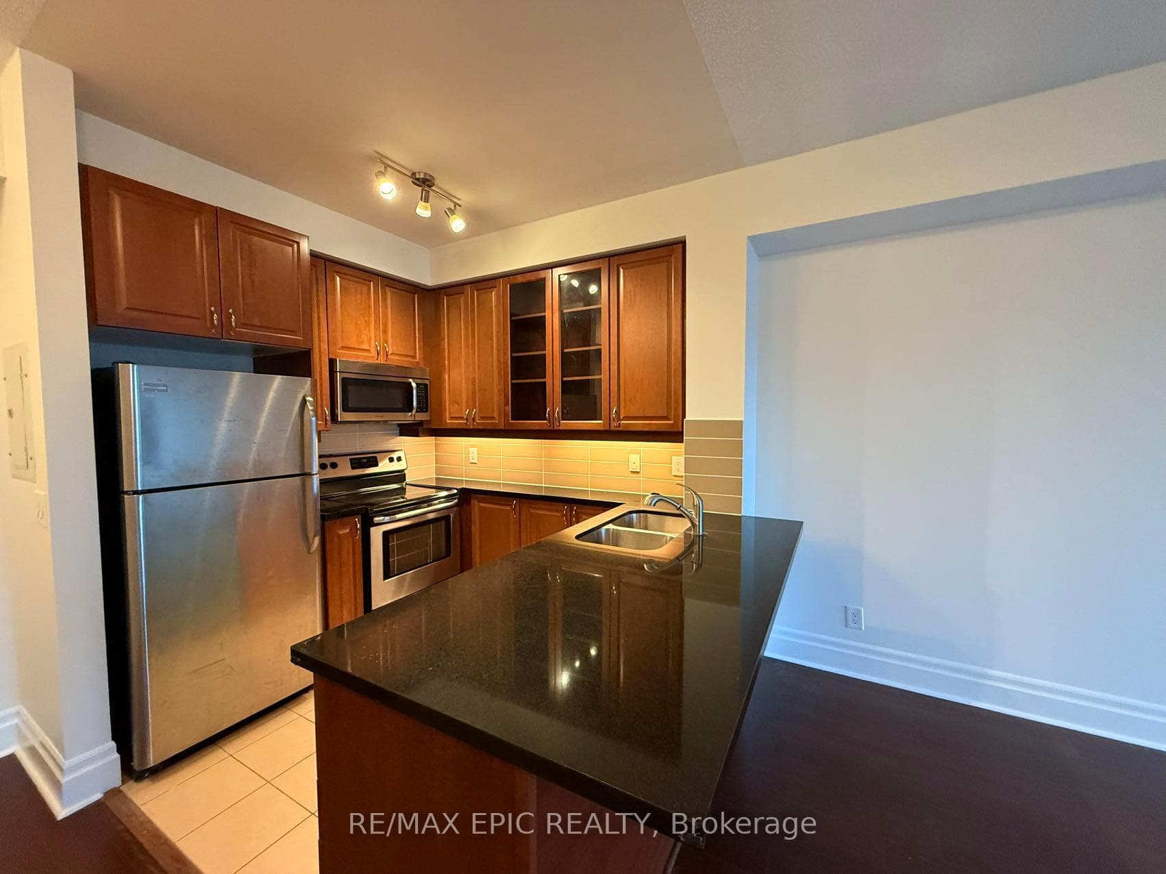 151 Upper Duke Crescent Unit 401 photo 5