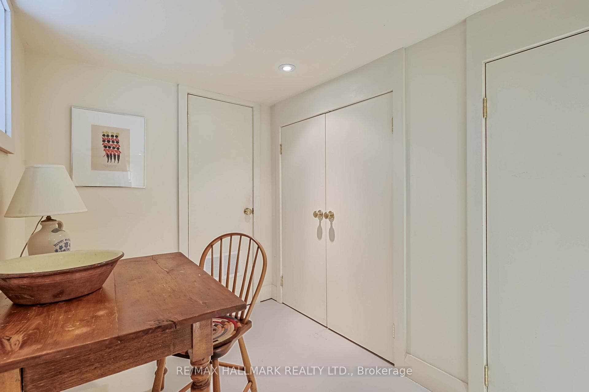 Walls of built-in cupboards and cold room pantry