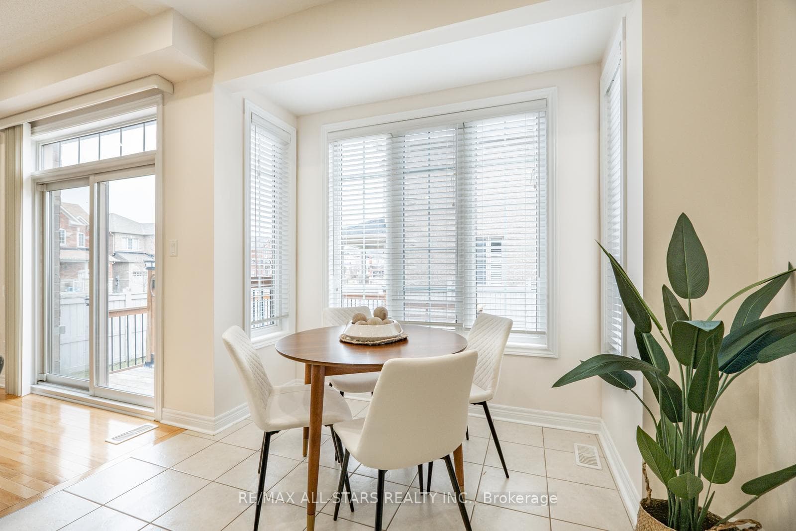 48 Lucida Court photo 13