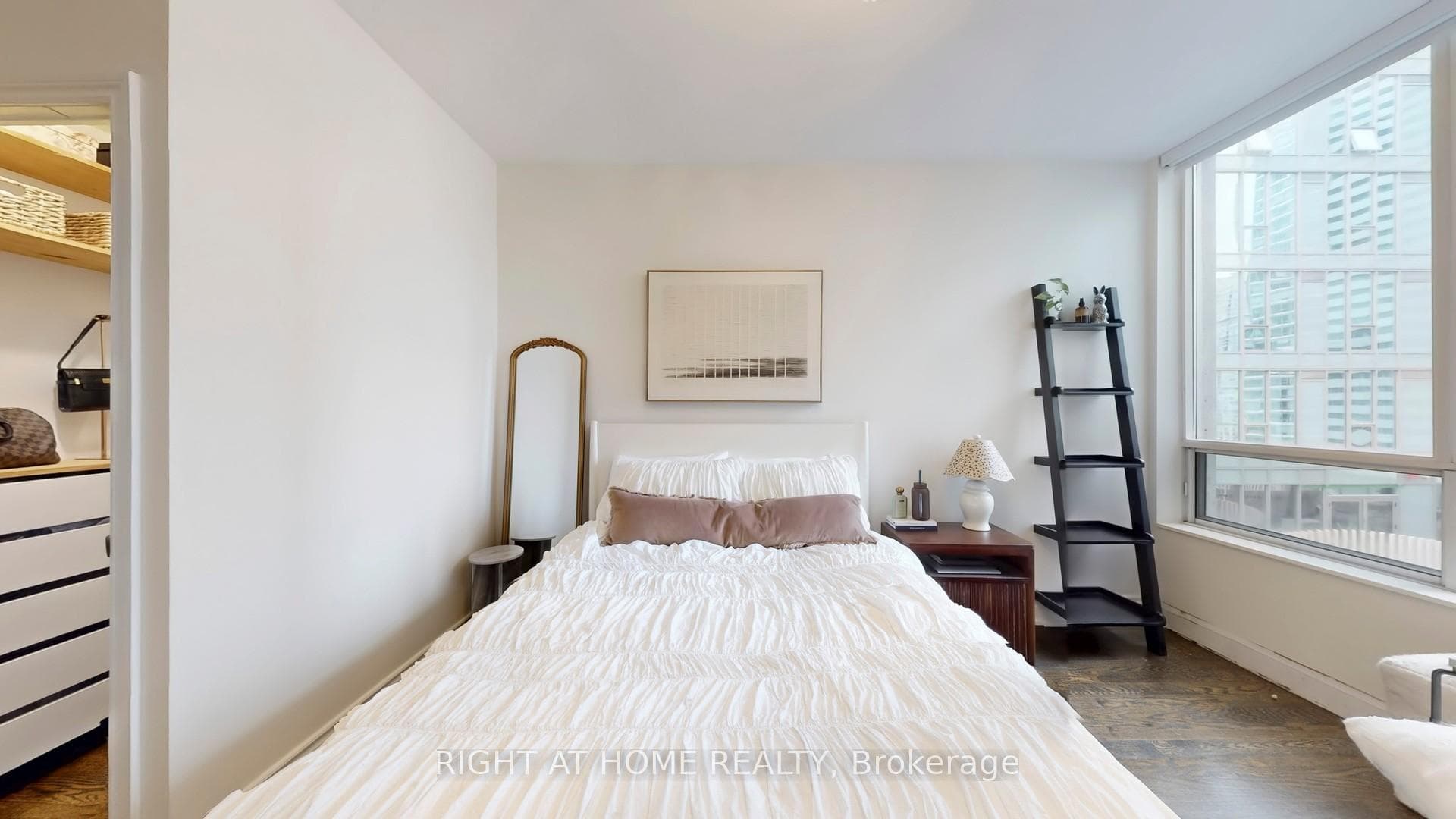 250 Wellington Street Unit PH26 photo 18