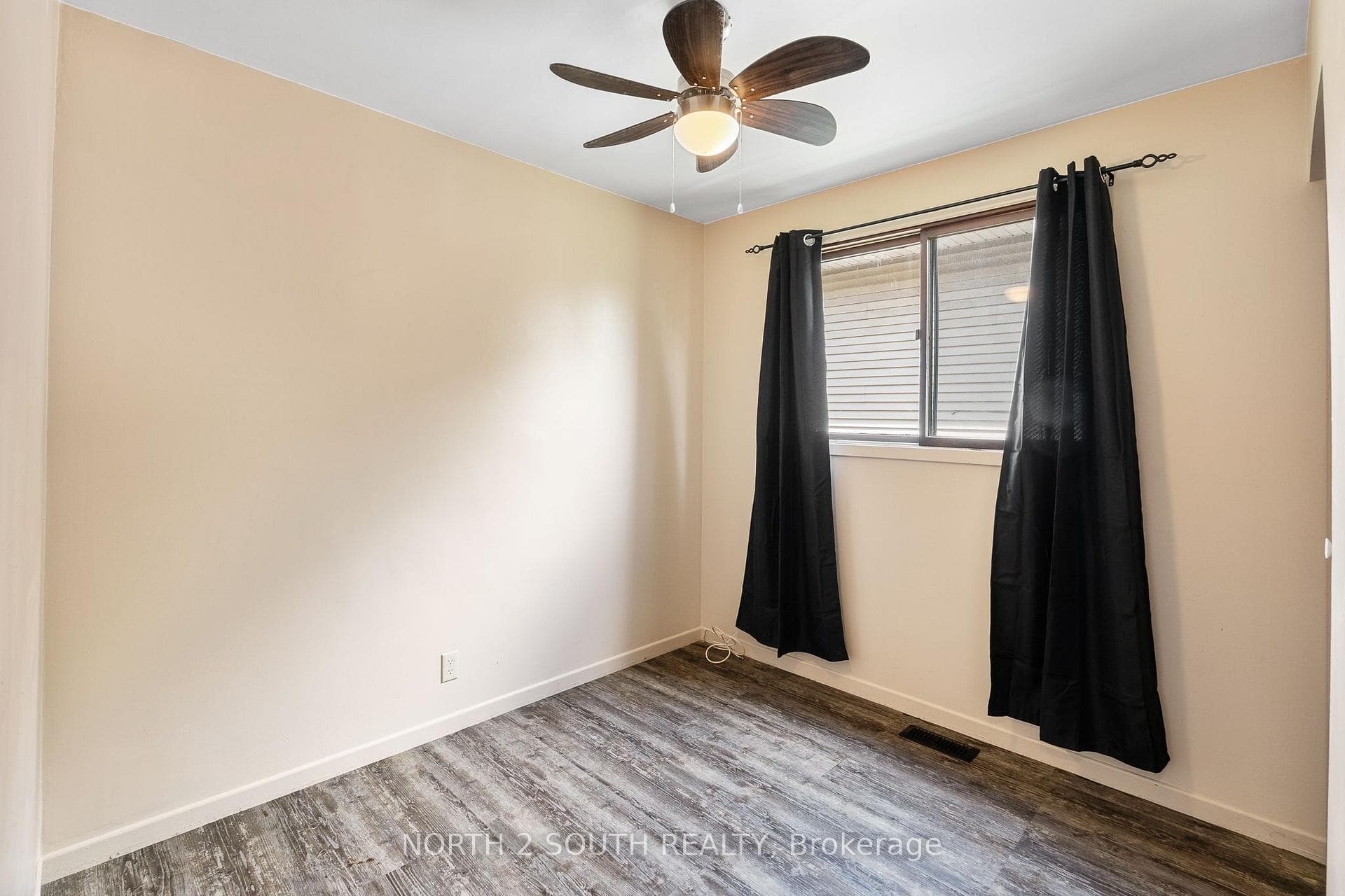 1360 Goyeau Street photo 11