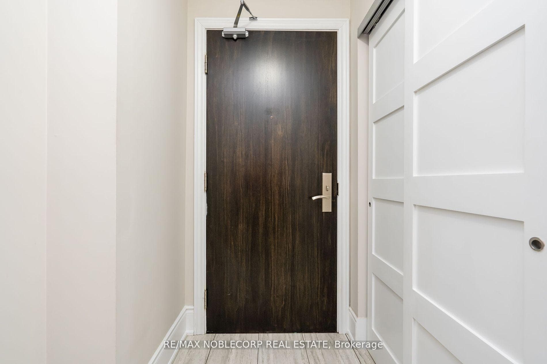 840 Queens Plate Drive Unit 805 photo 3