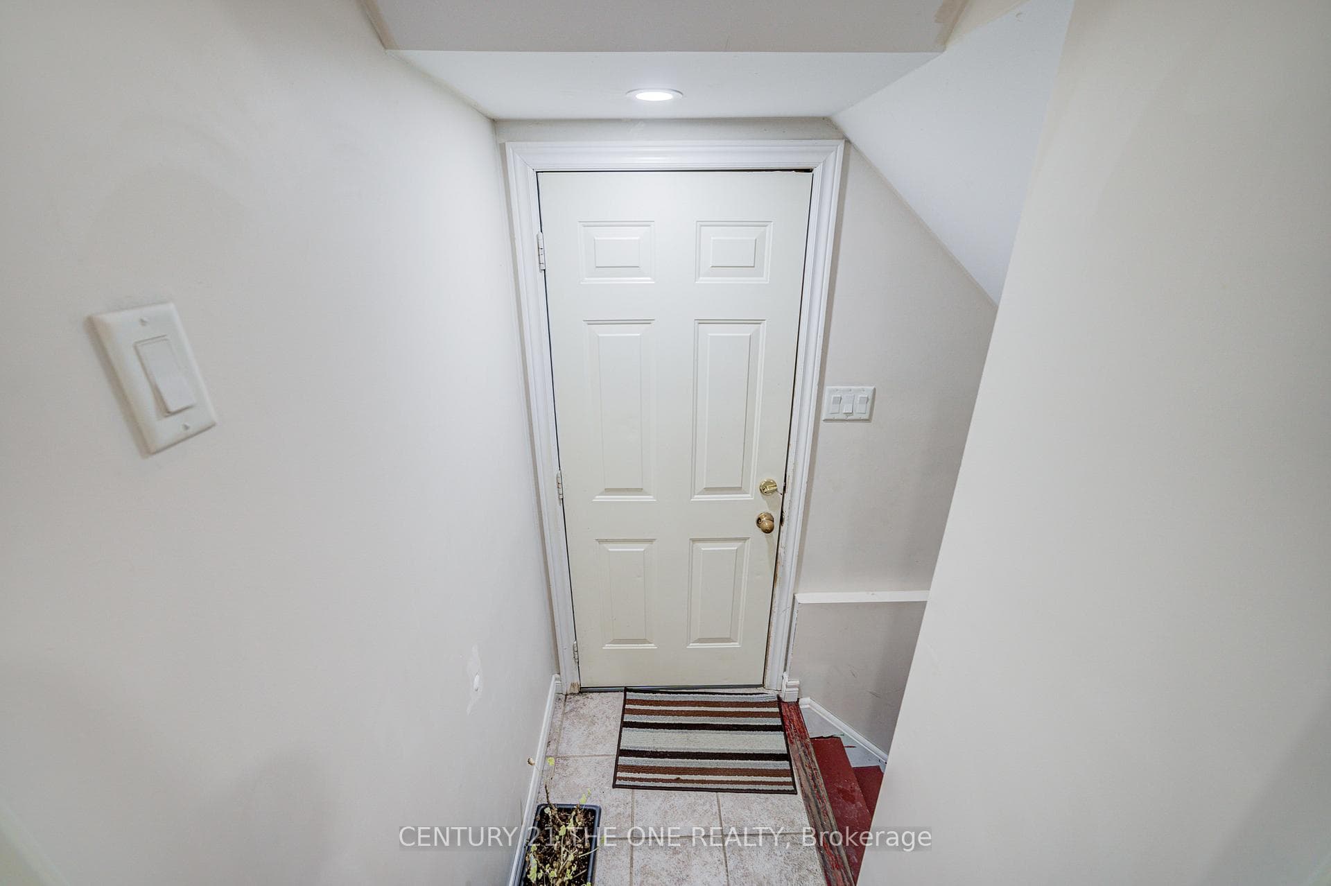 821 Walsh Court photo 24