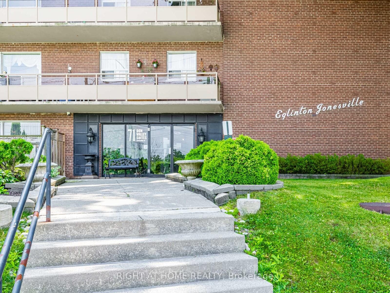 71 Jonesville Crescent Unit 104 photo 2
