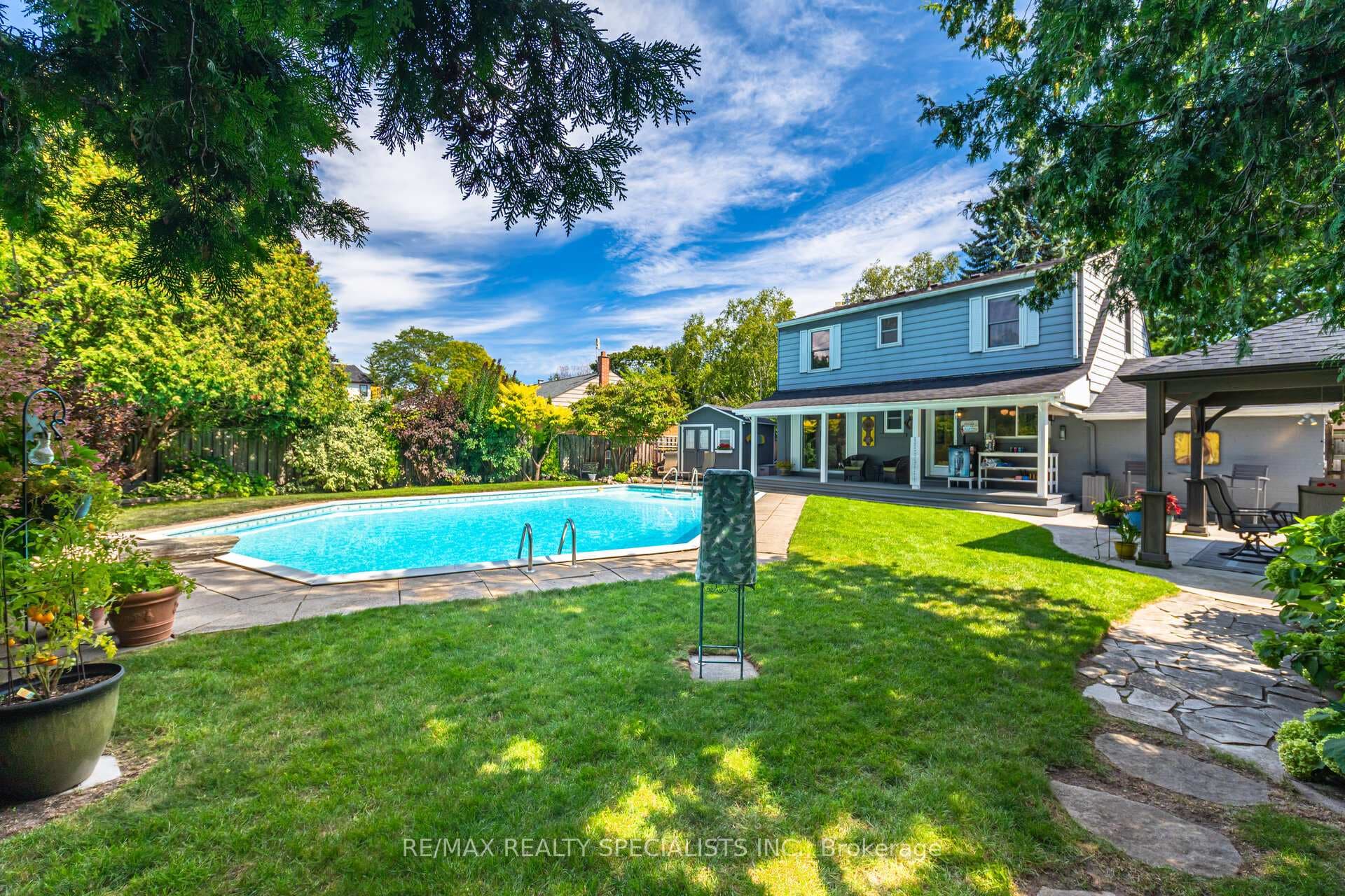 457 Selsey Drive photo 4