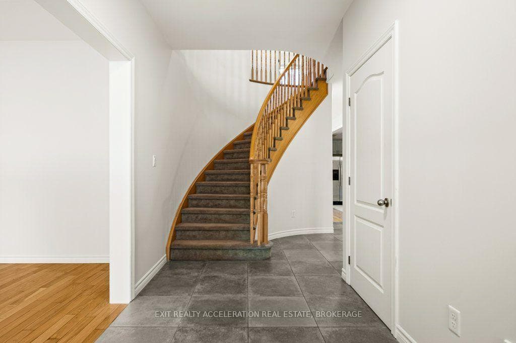 14 Ashwood Crescent photo 6