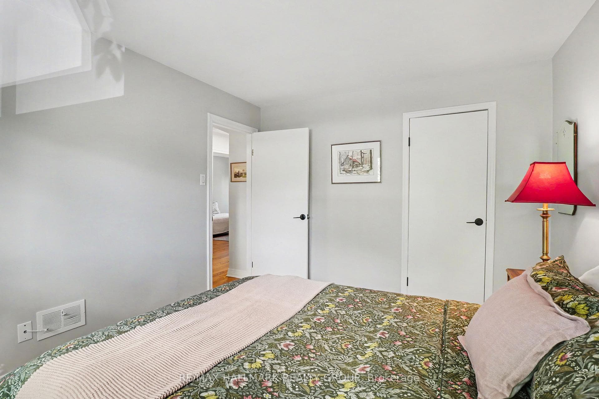 371 Sunnyside Avenue photo 25
