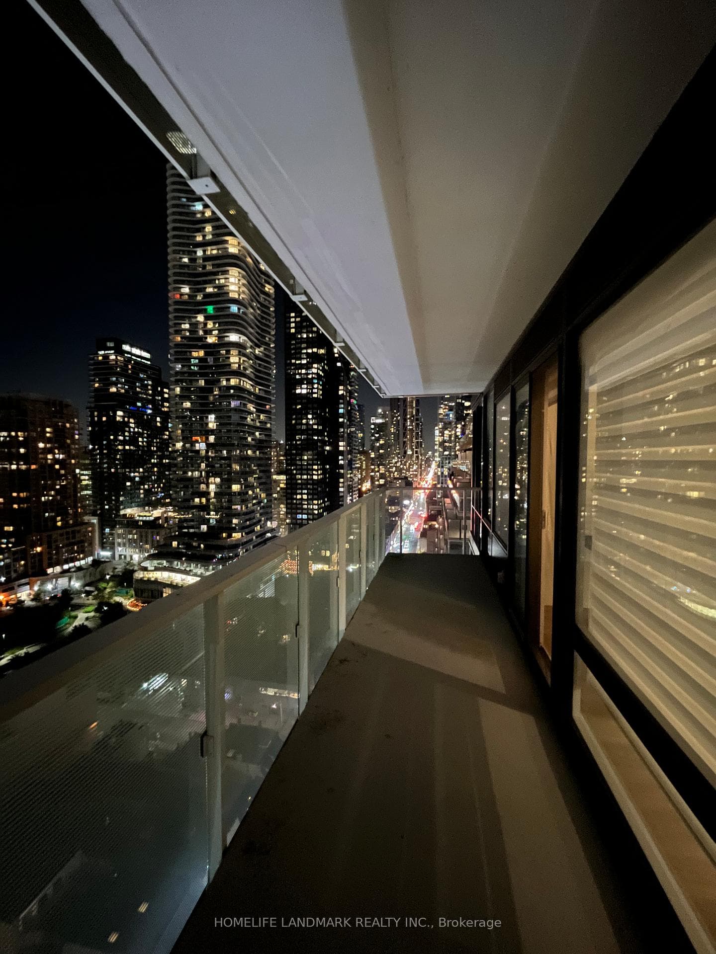 501 Yonge Street Unit 2002 photo 2
