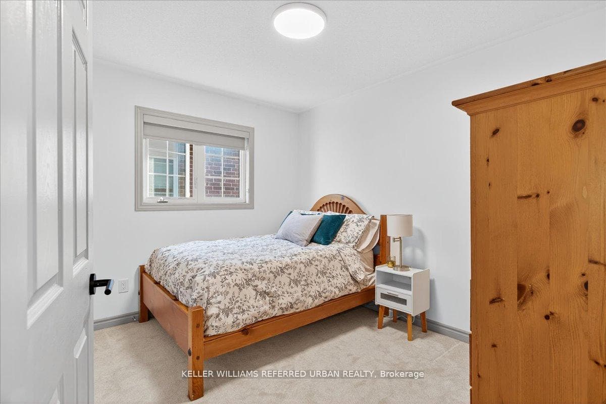 431 Rita's Avenue photo 32