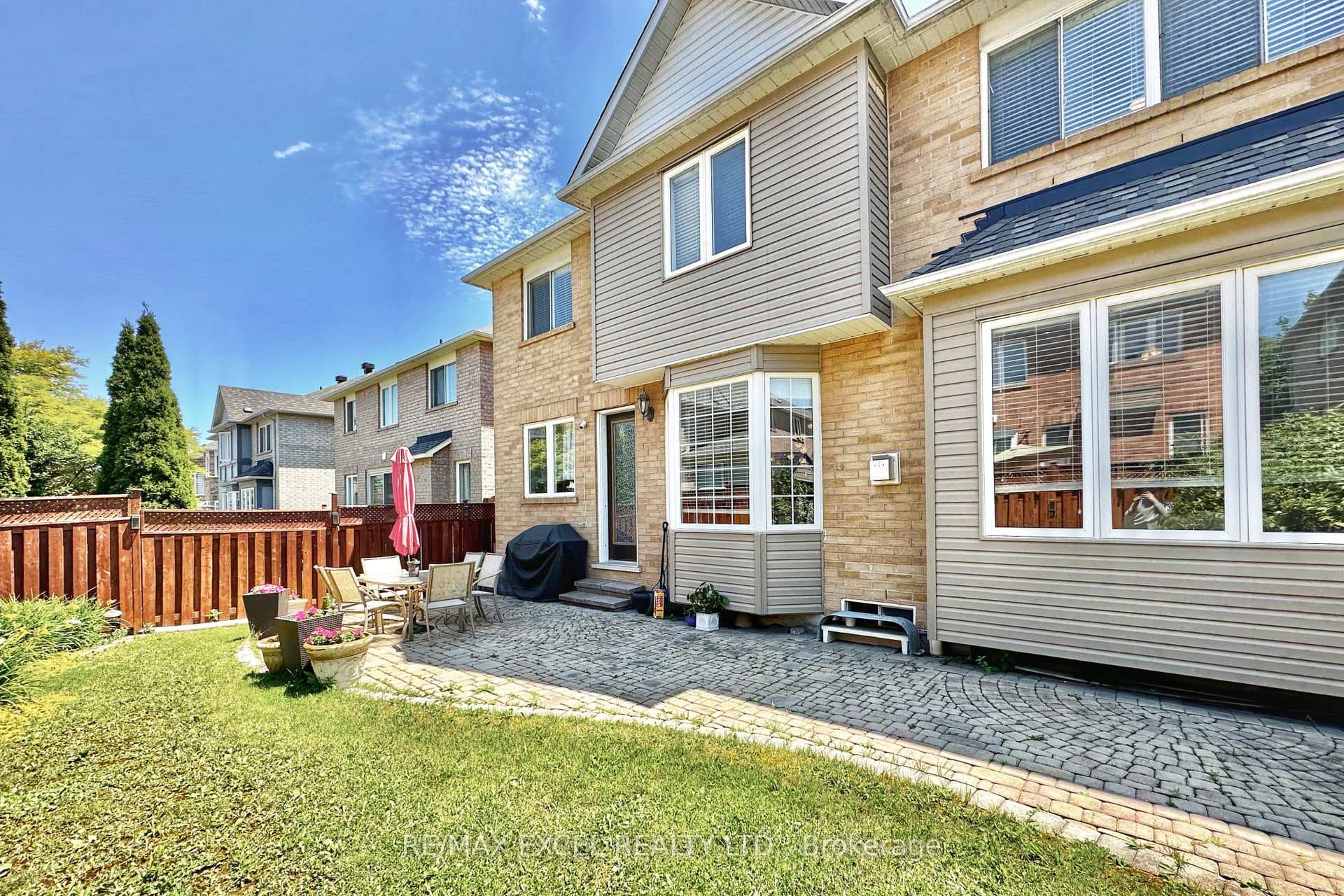 102 Castlemore Avenue photo 19