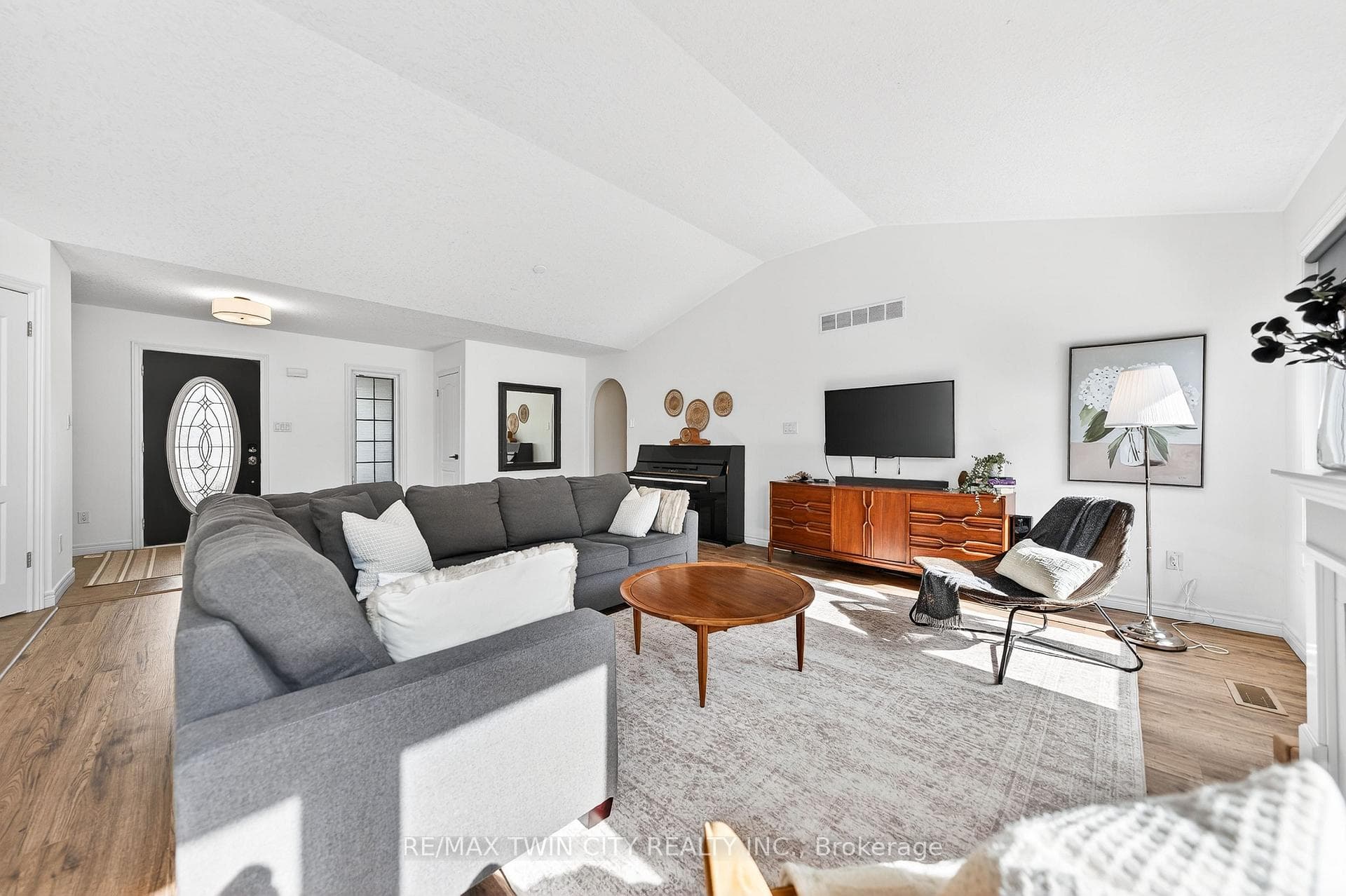 75 Schneller Drive photo 9