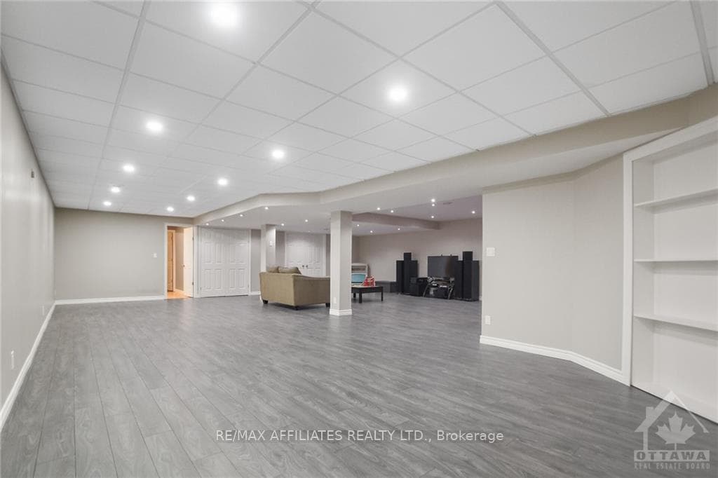 1012 GLENASHTON Road photo 23