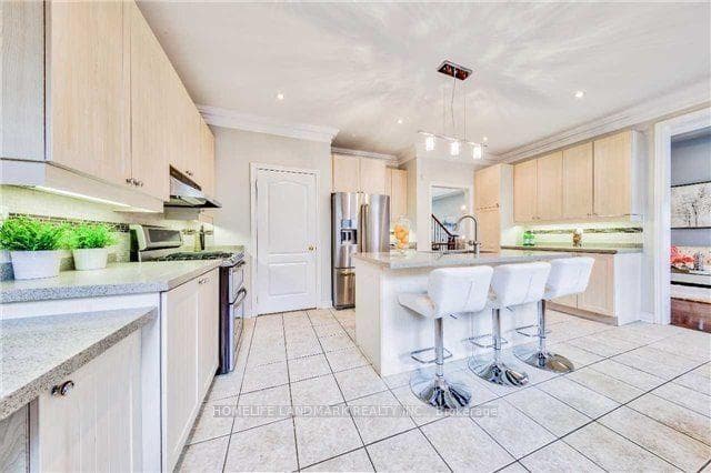 135 Rushworth Drive photo 4
