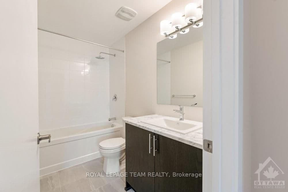 189 BEEBALM Crescent photo 12