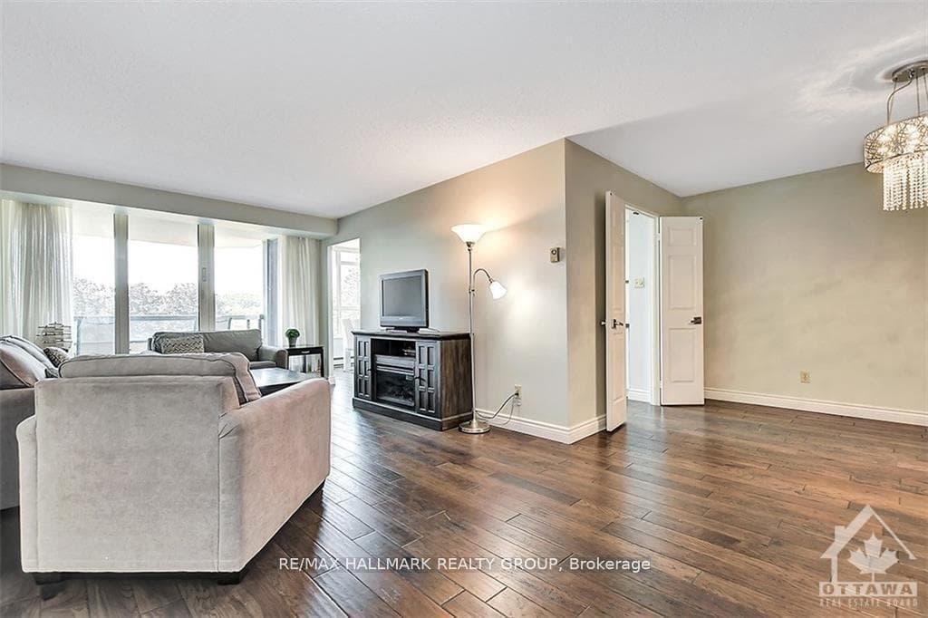 1510 Riverside Drive Unit 306 photo 5