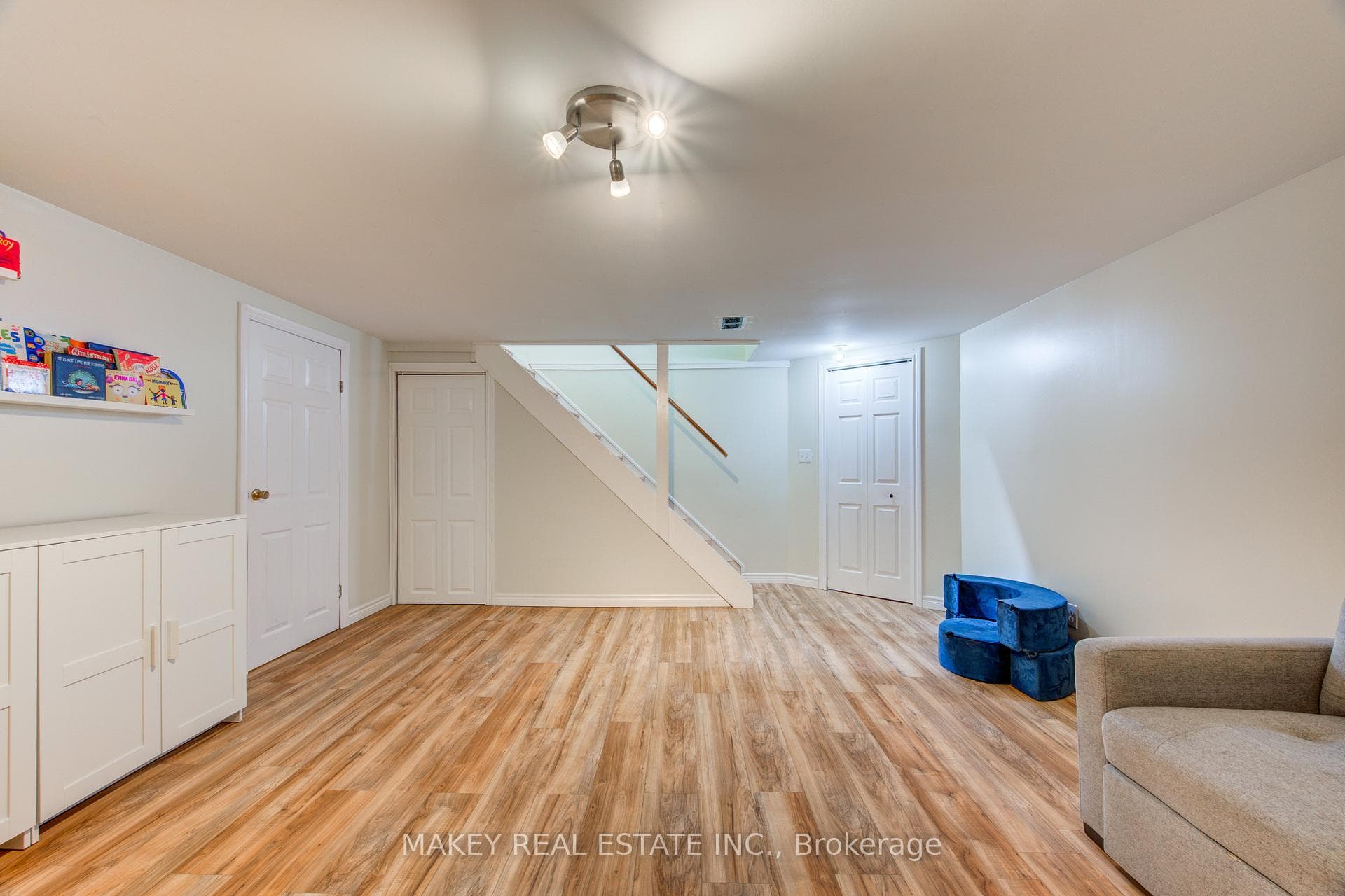 410 Odlum Drive photo 34