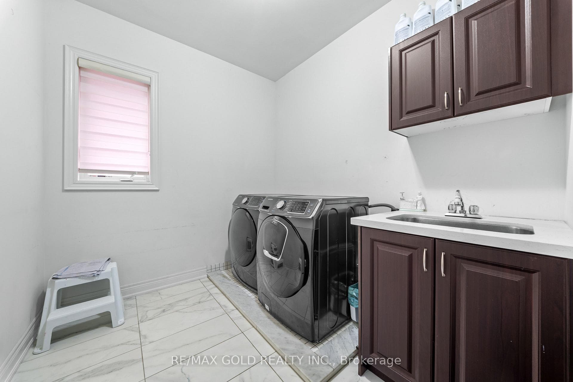 73 Squire Ellis Drive photo 15