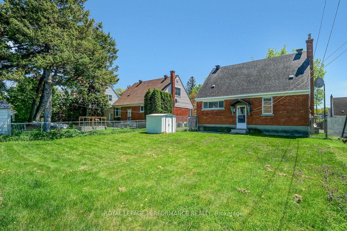 535 Dunbrack Street photo 35