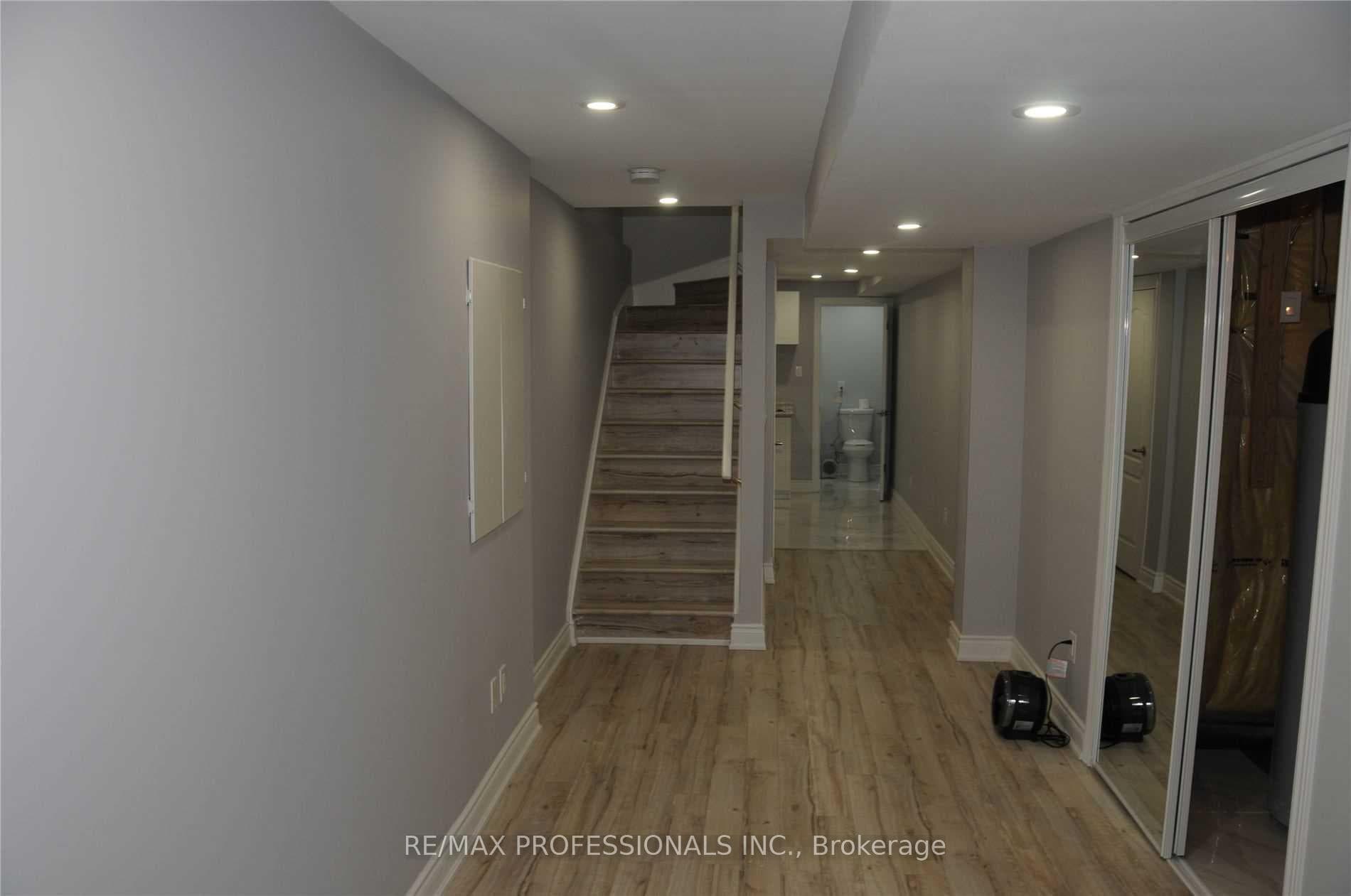 23 Lou Pomanti Street Unit Bsmt photo 3