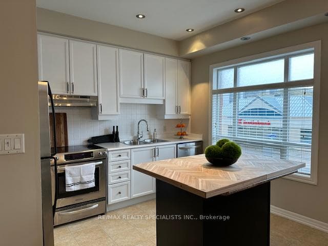 169 Compass Way photo 2
