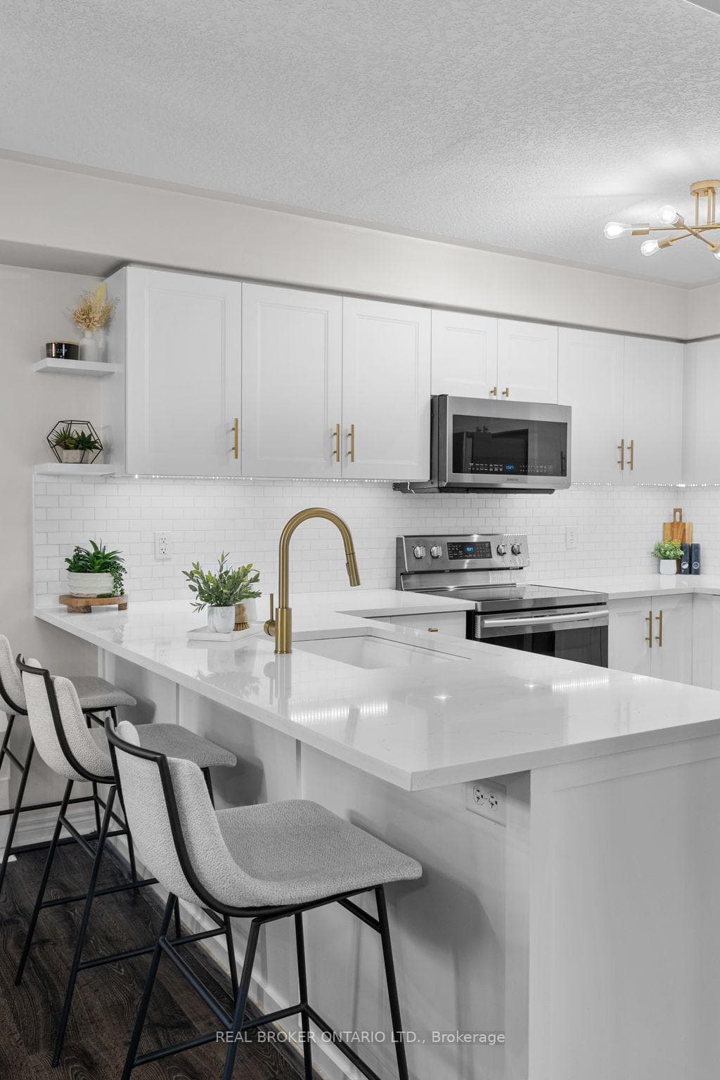 70 Pearl Drive photo 4