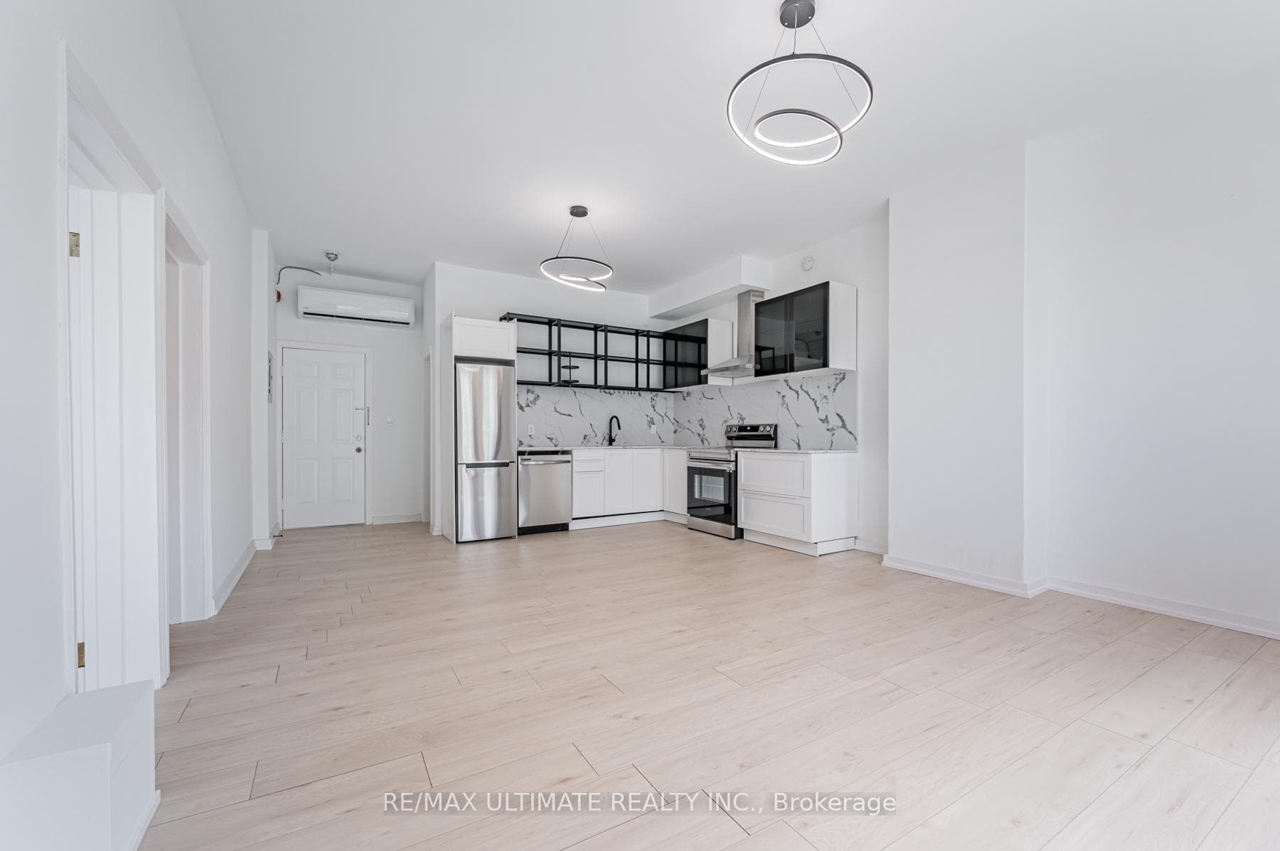 229 Spadina Avenue Unit 301 photo 1