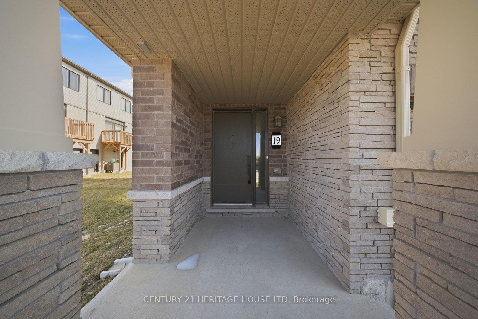 19 Baskett Street photo 2