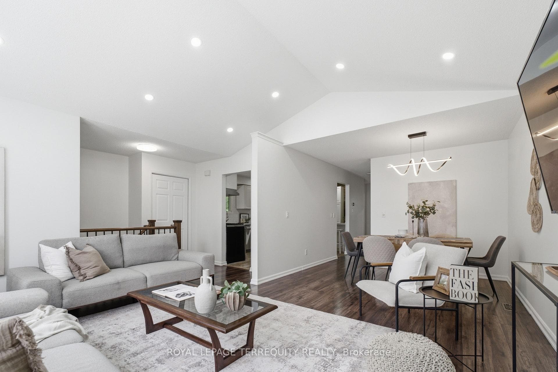 48 Borland Court photo 9