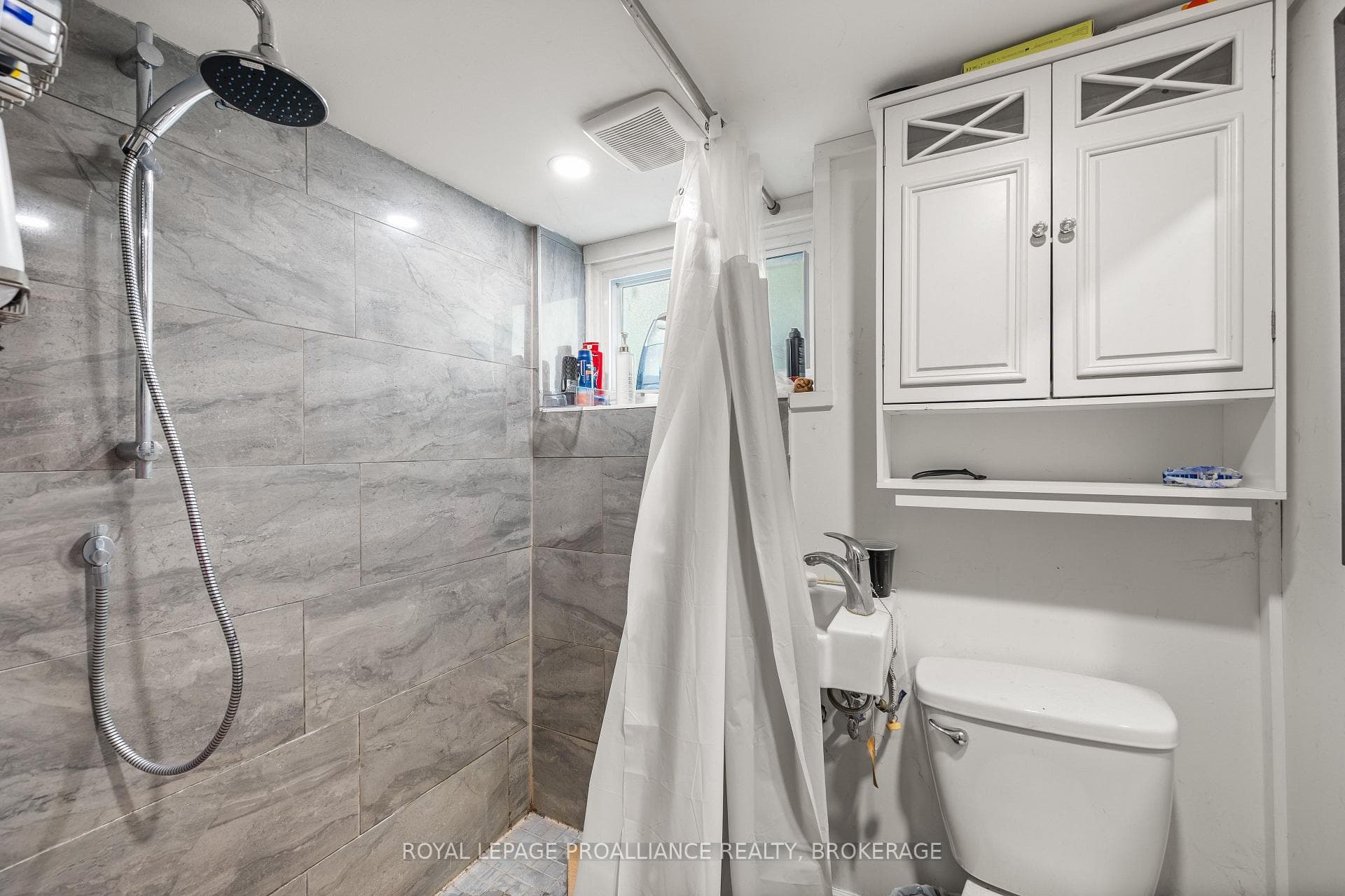 260 Elmwood Street photo 28