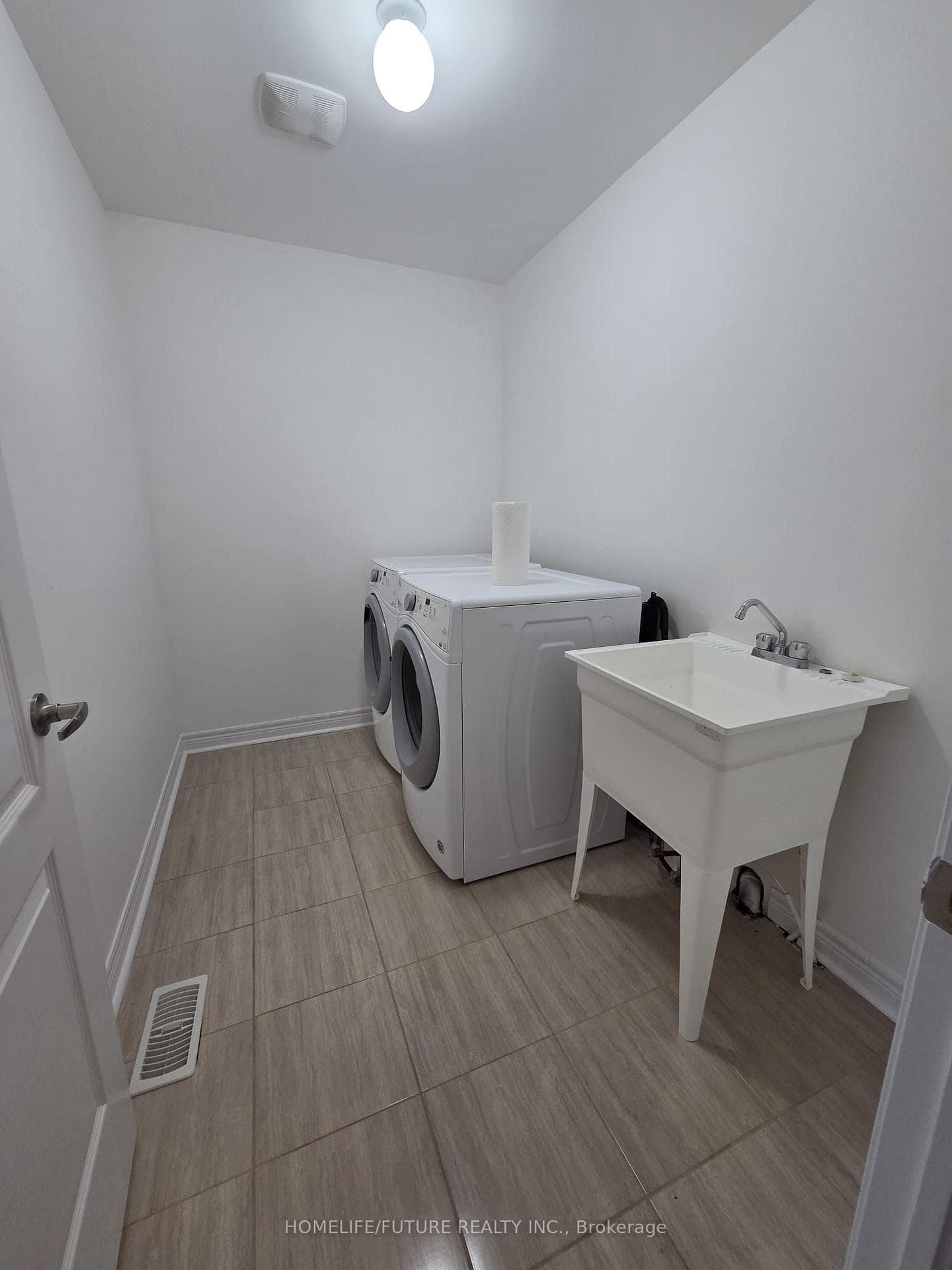 94 Cathedral Drive photo 16