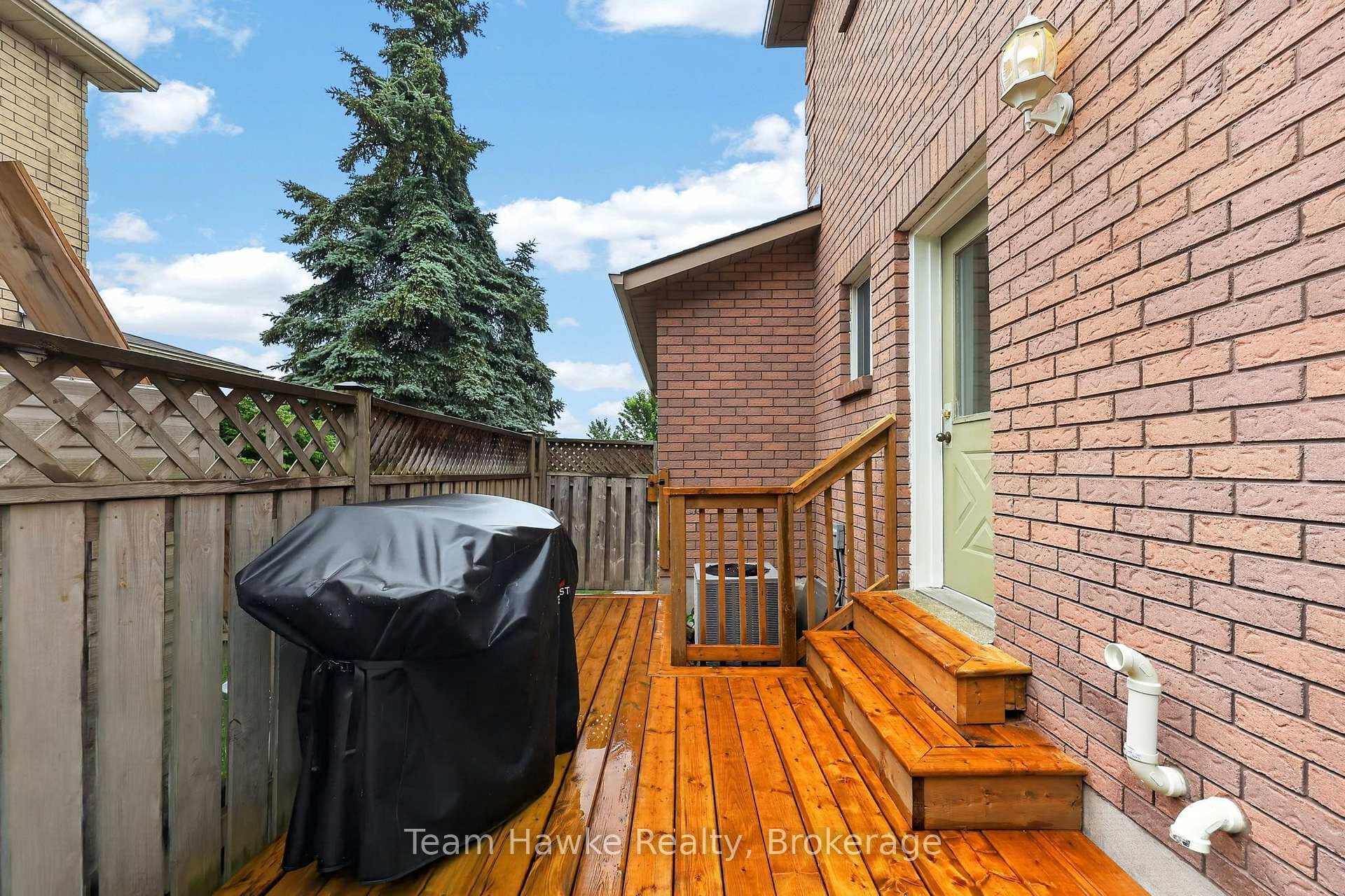 1085 Dina Crescent photo 38