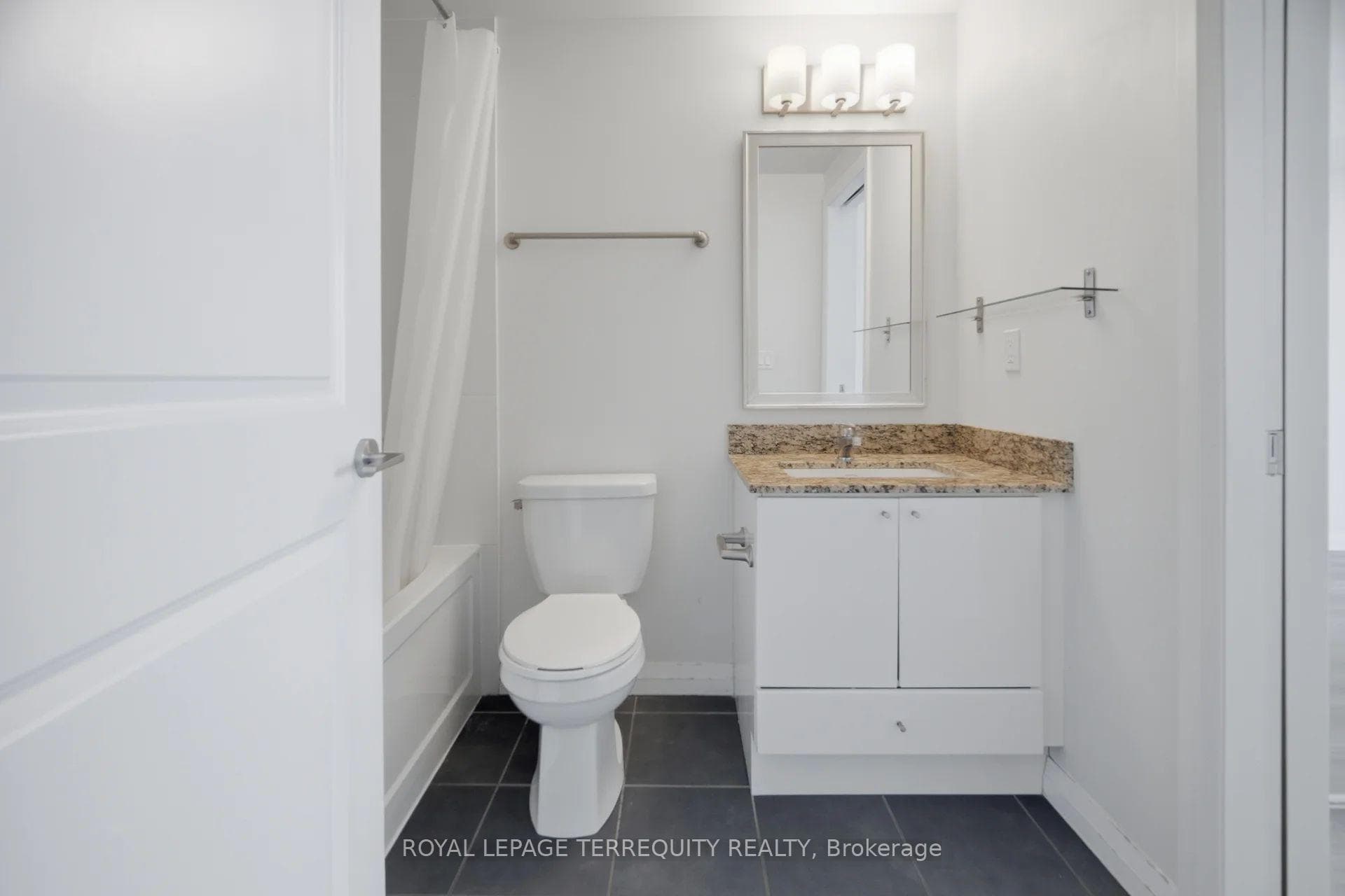 75 Eglinton Avenue Unit 703 photo 25