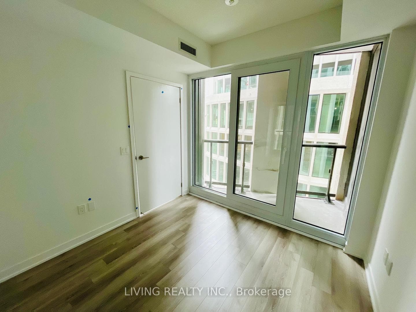 238 Simcoe Street Unit 405 photo 7