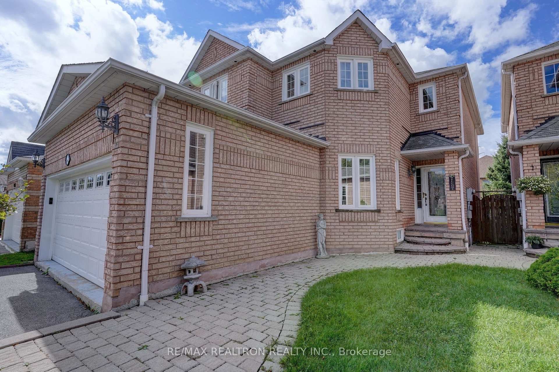 1448 Sandhurst Crescent photo 28
