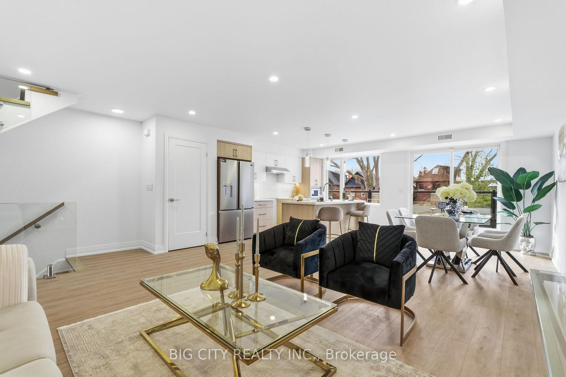 68 Westholme Avenue Unit 3 photo 11