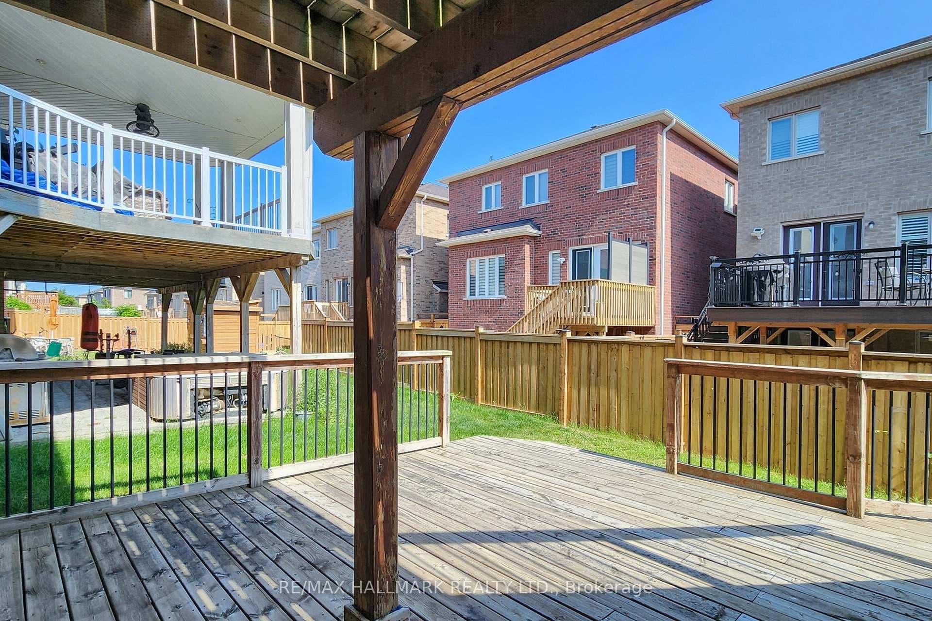 70 Maplebank Crescent photo 25