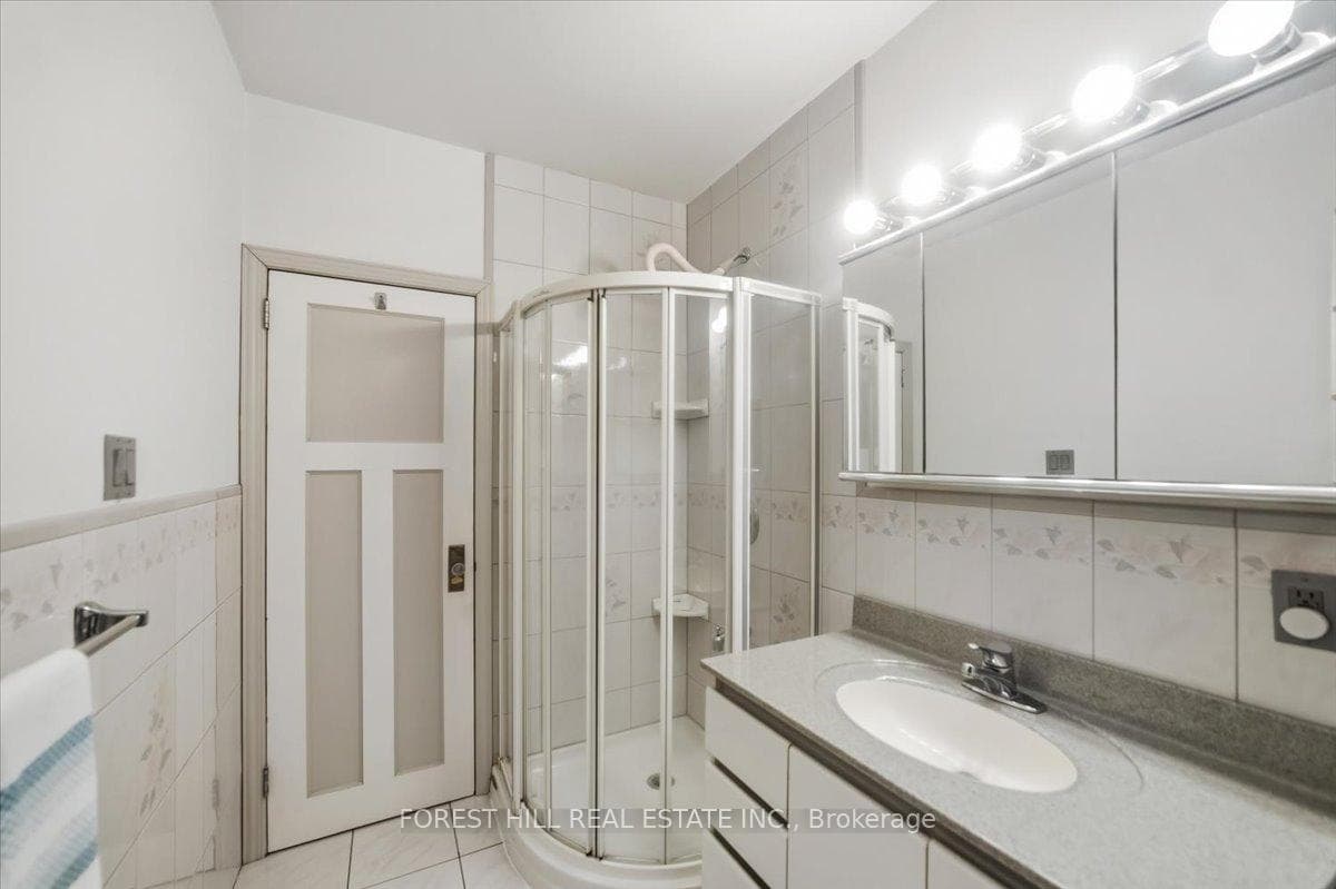 84 Ellerbeck Street photo 18