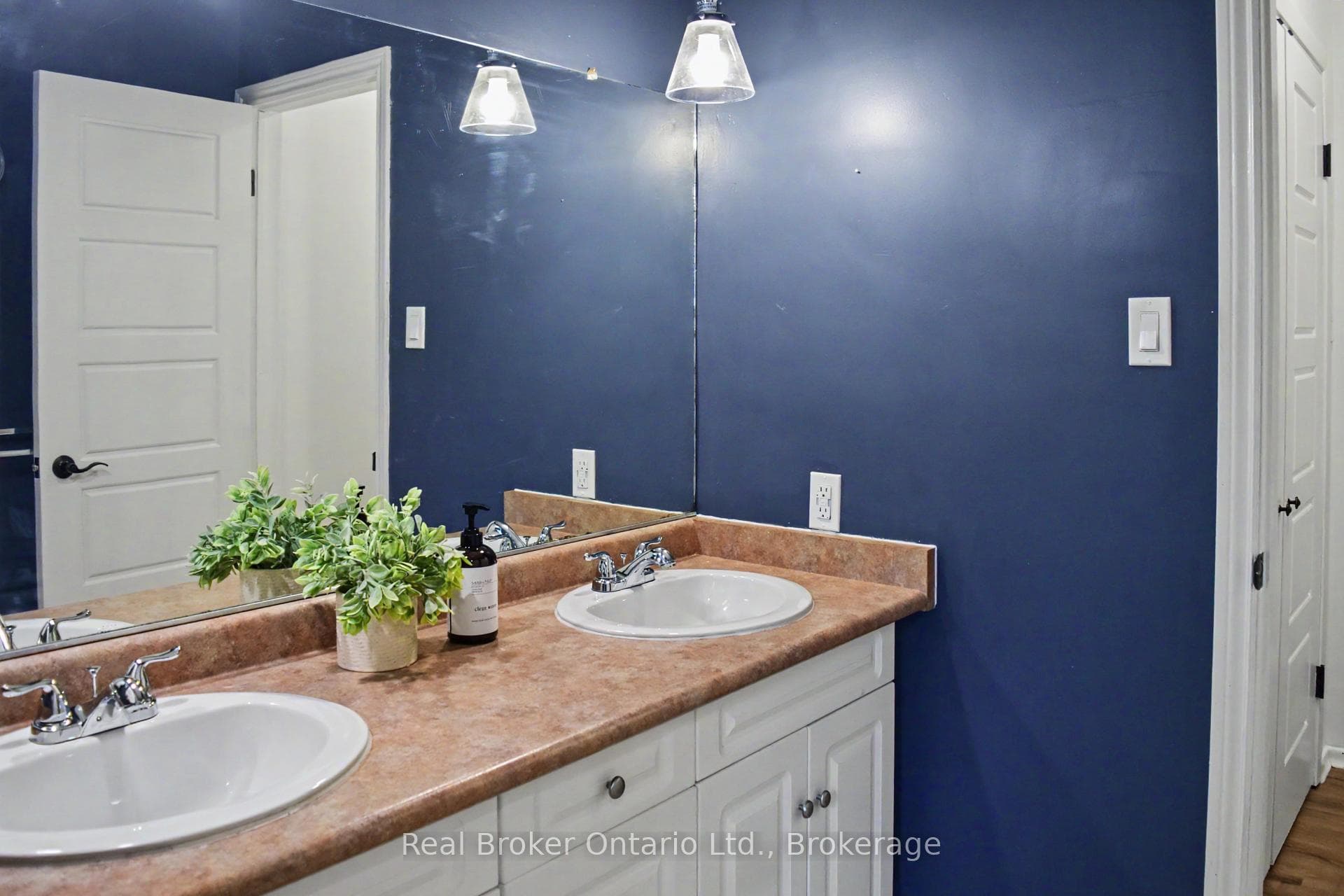 617 Louis Street photo 27