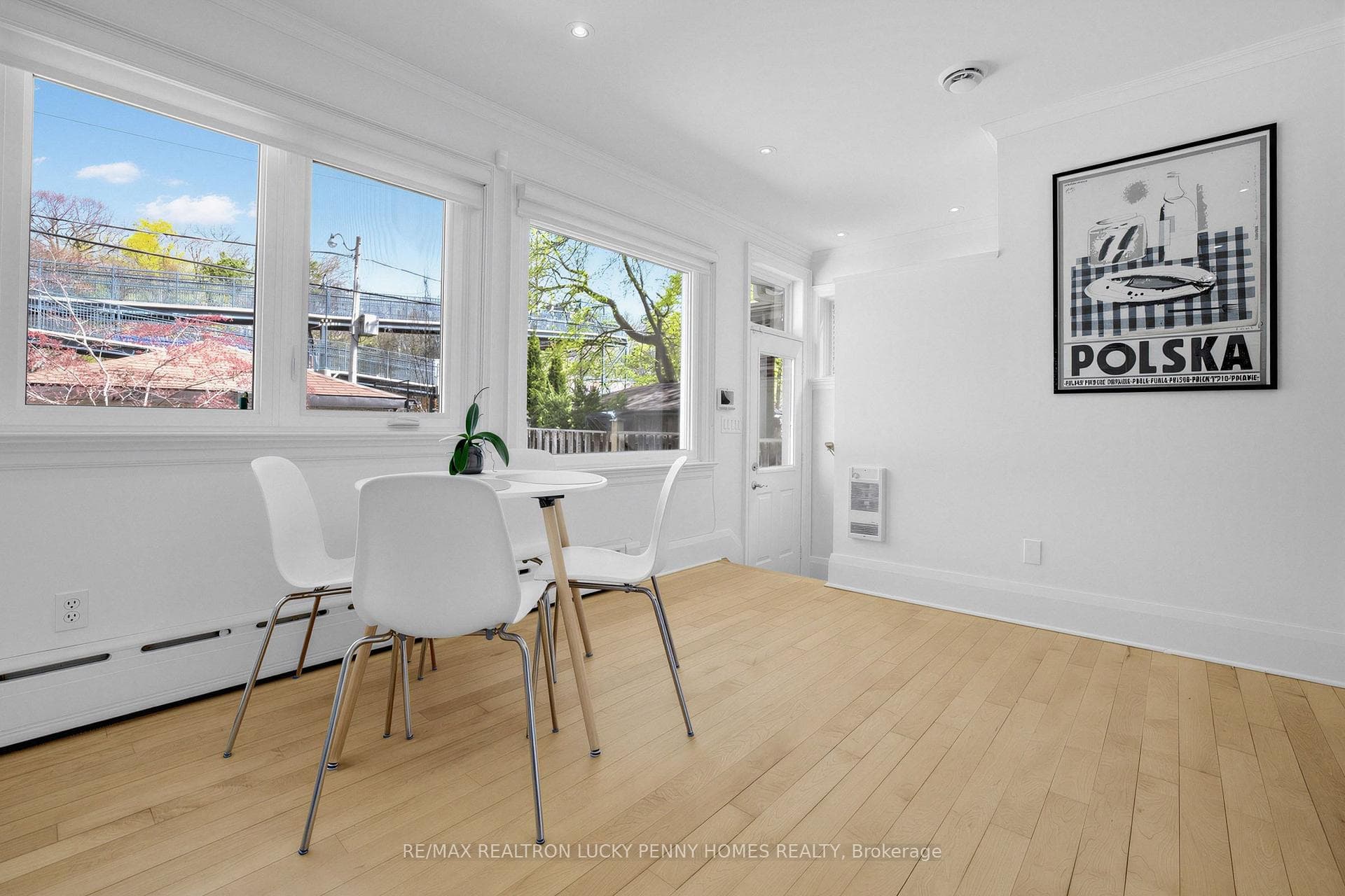 96 Whitehall Road photo 13