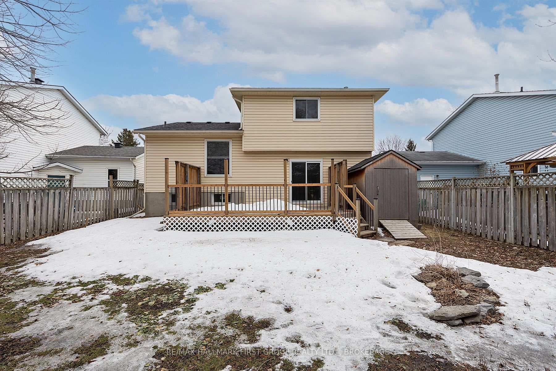 806 Cataraqui Woods Drive photo 33