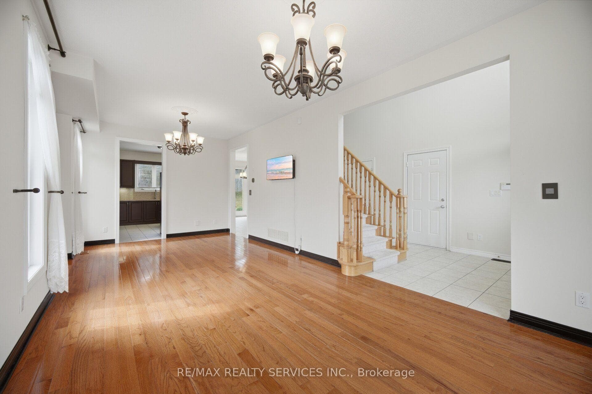 15 Upper Canada Drive photo 10
