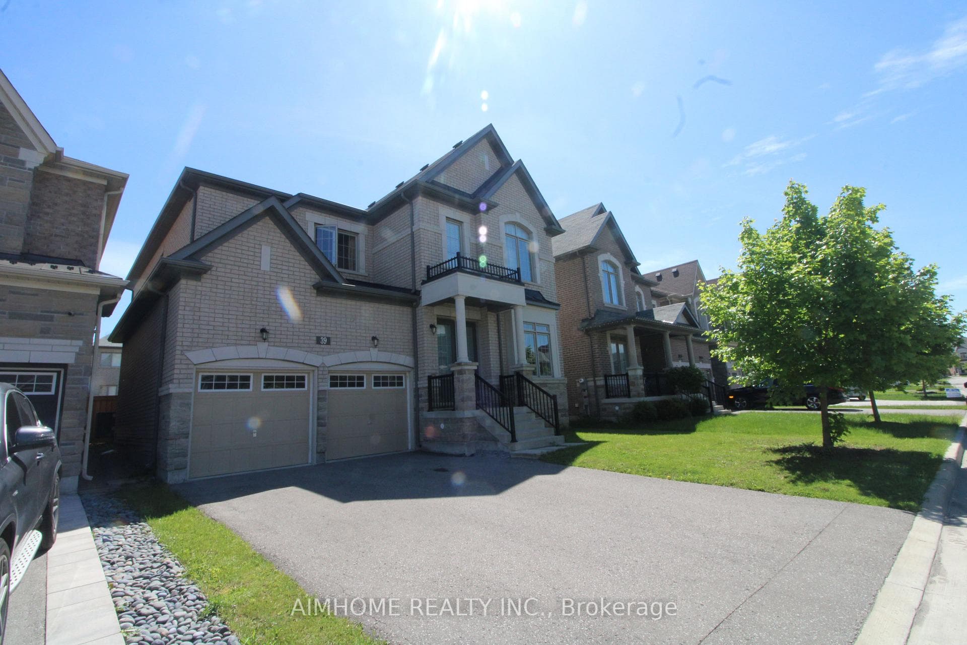 39 Scrivener Drive photo 3