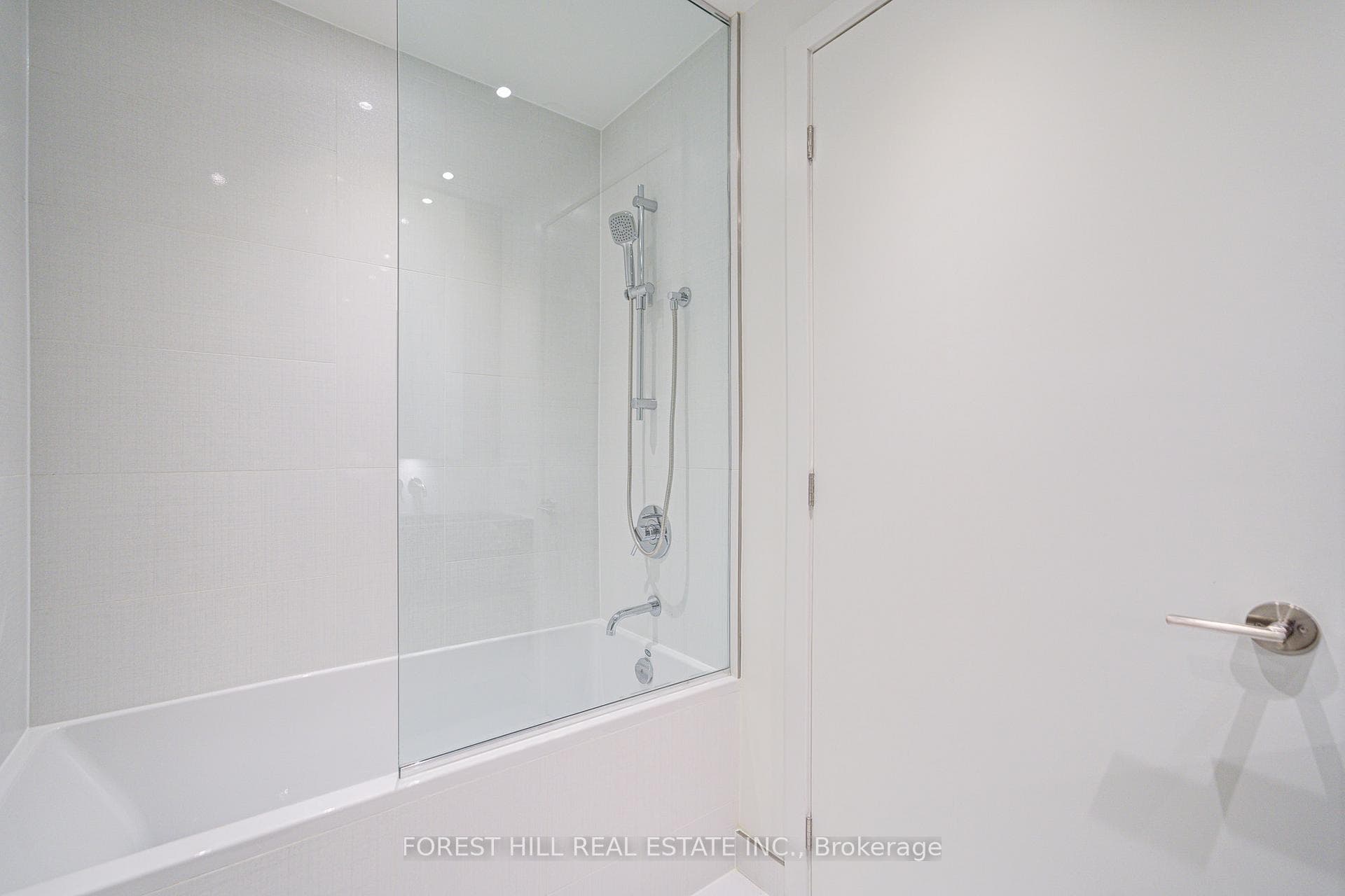 11 Yorkville Avenue Unit 1003 photo 13
