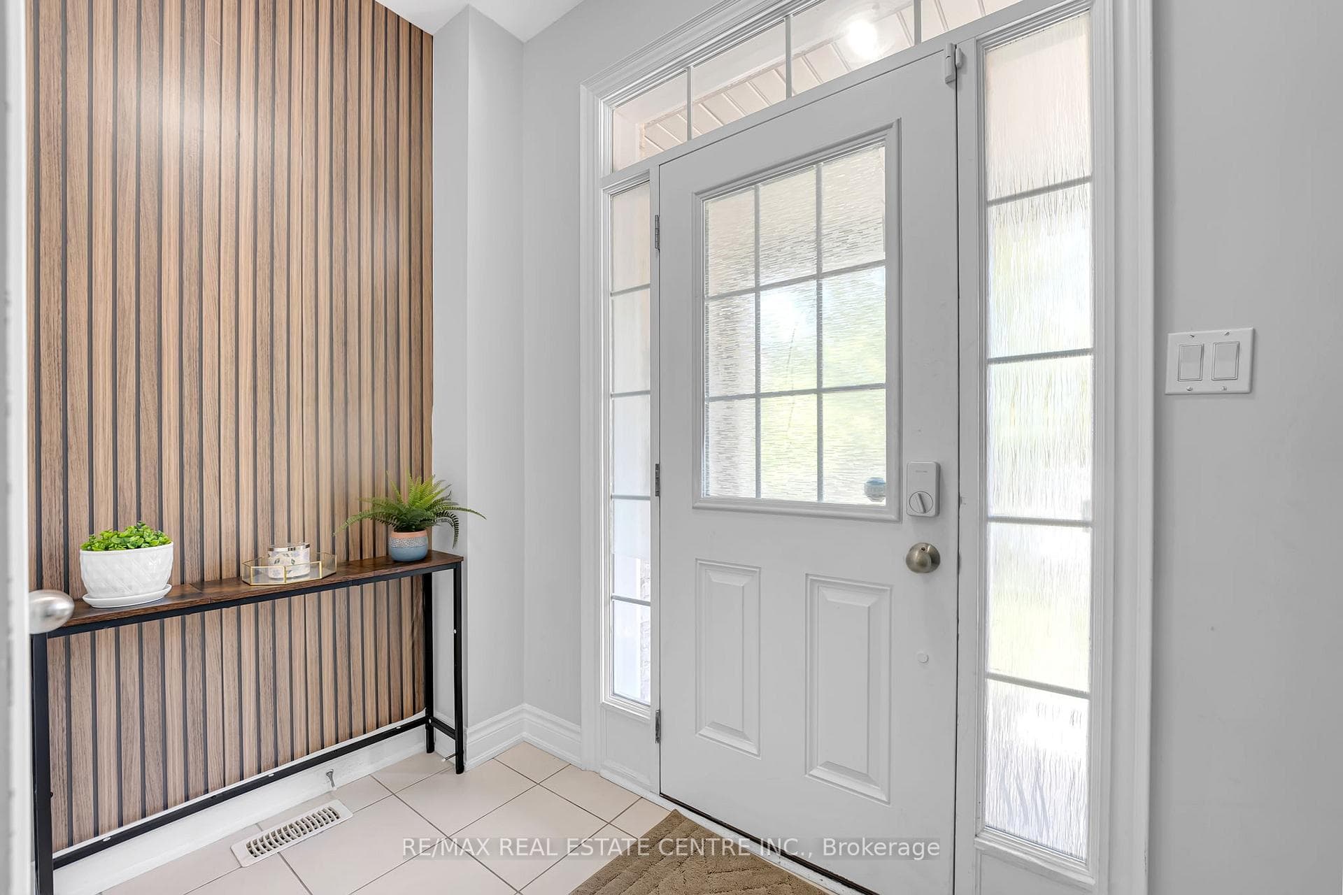 72 Lady Evelyn Crescent photo 4