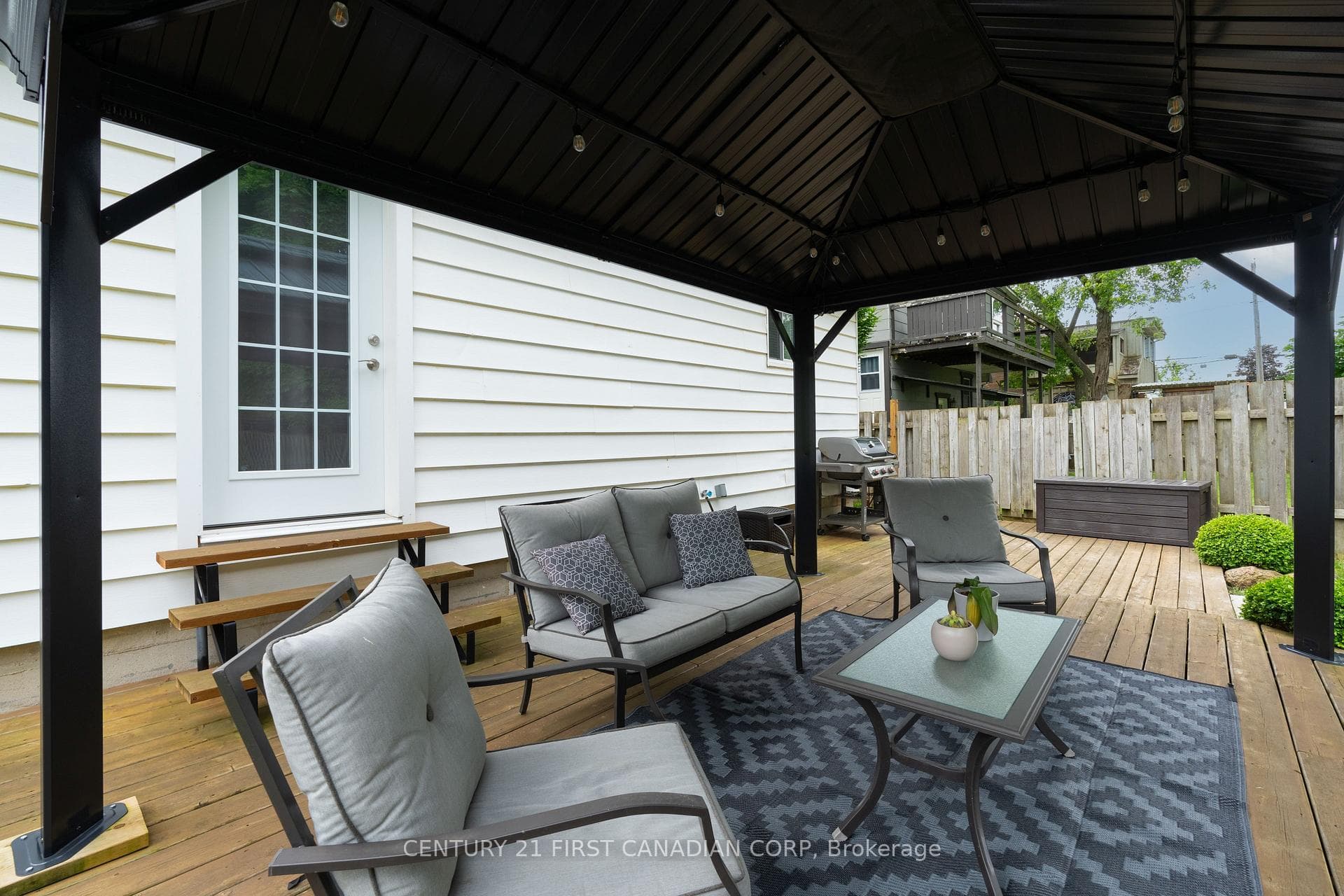 4020 Catherine Street photo 24