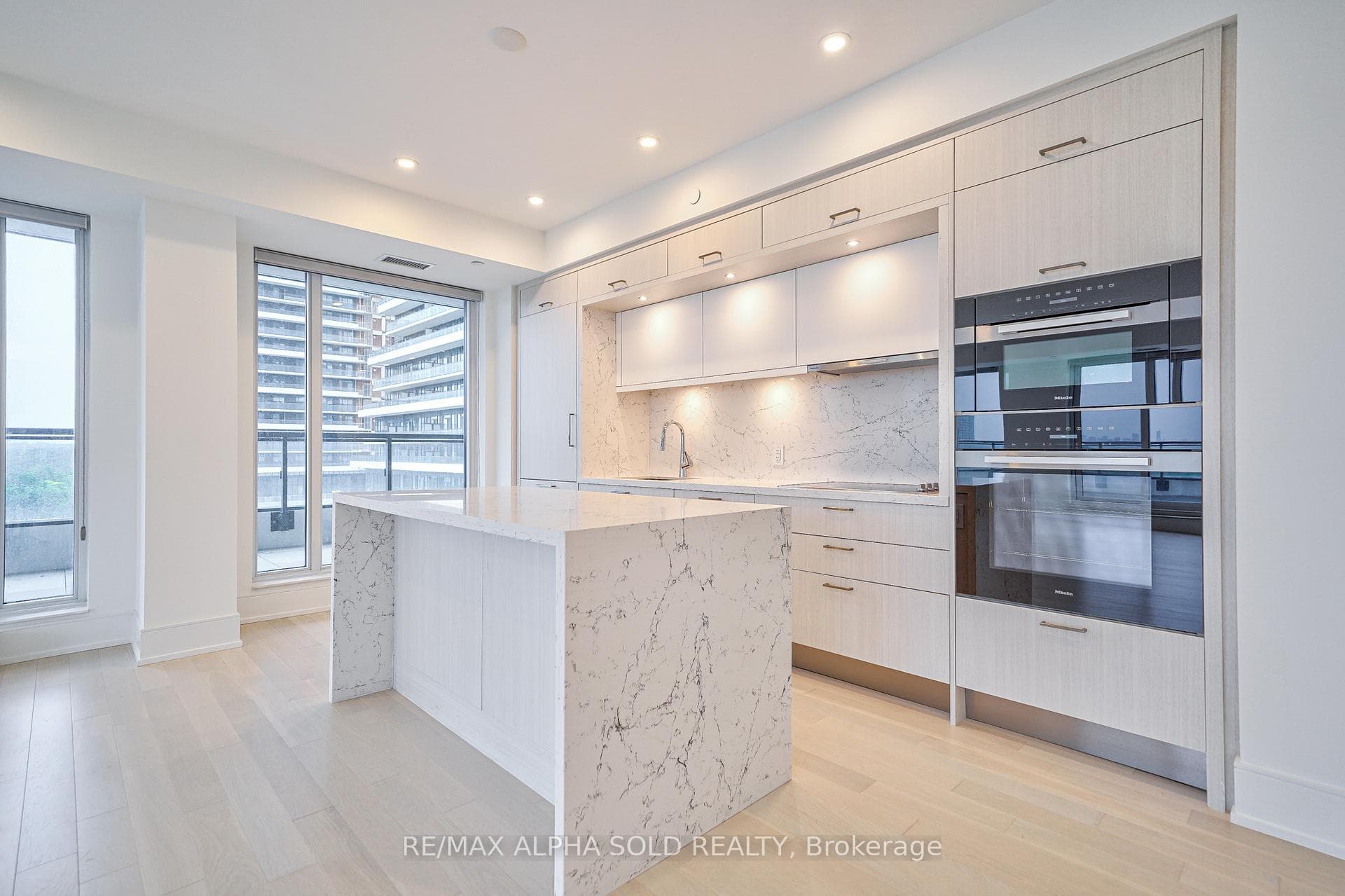30 Inn On The Park Drive Unit 710 photo 8