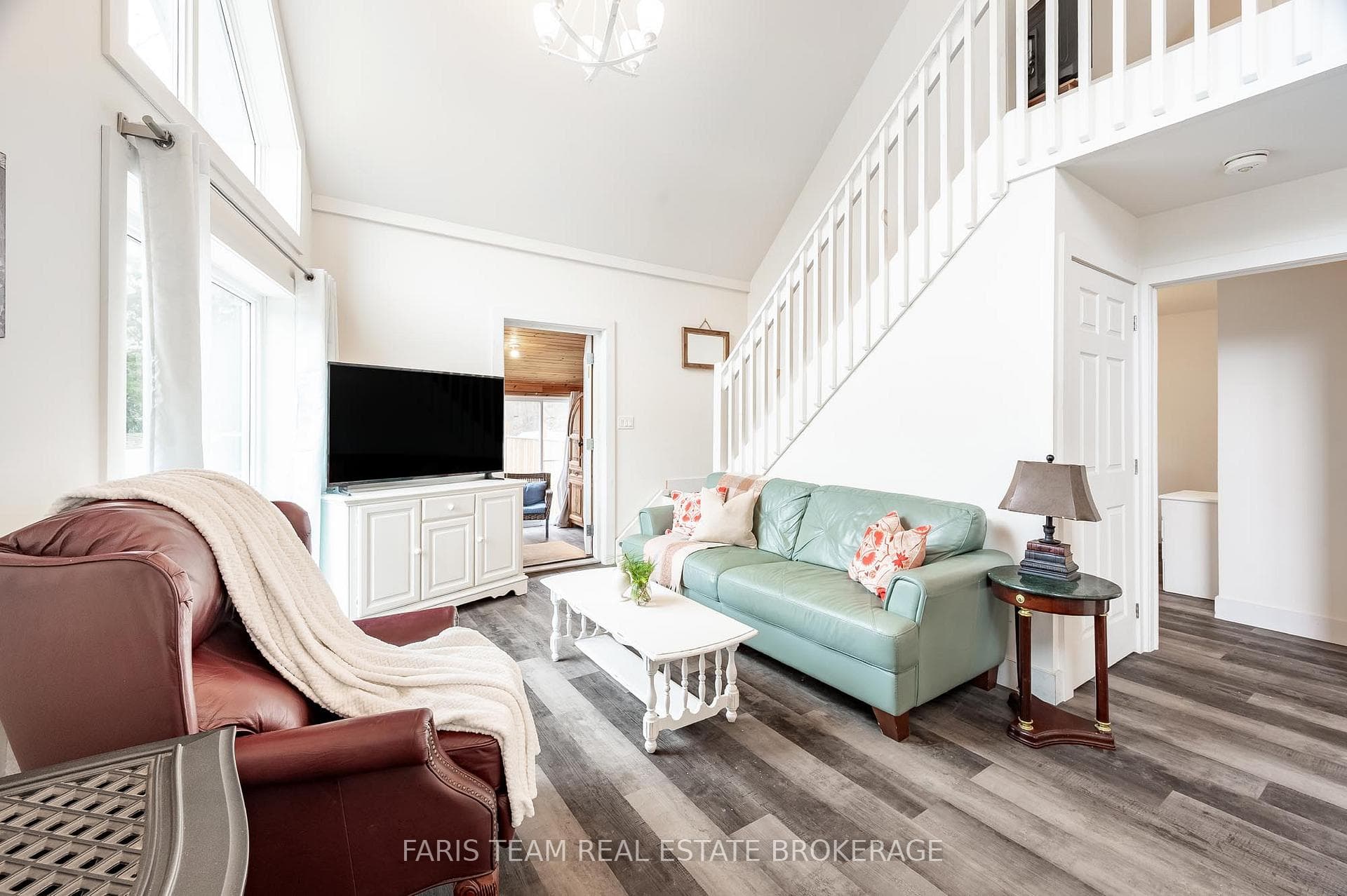 1036 Beverley Lane photo 15