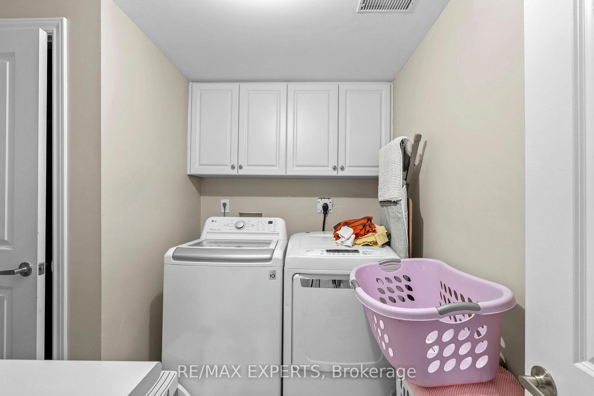 76 Bachley Crescent photo 42