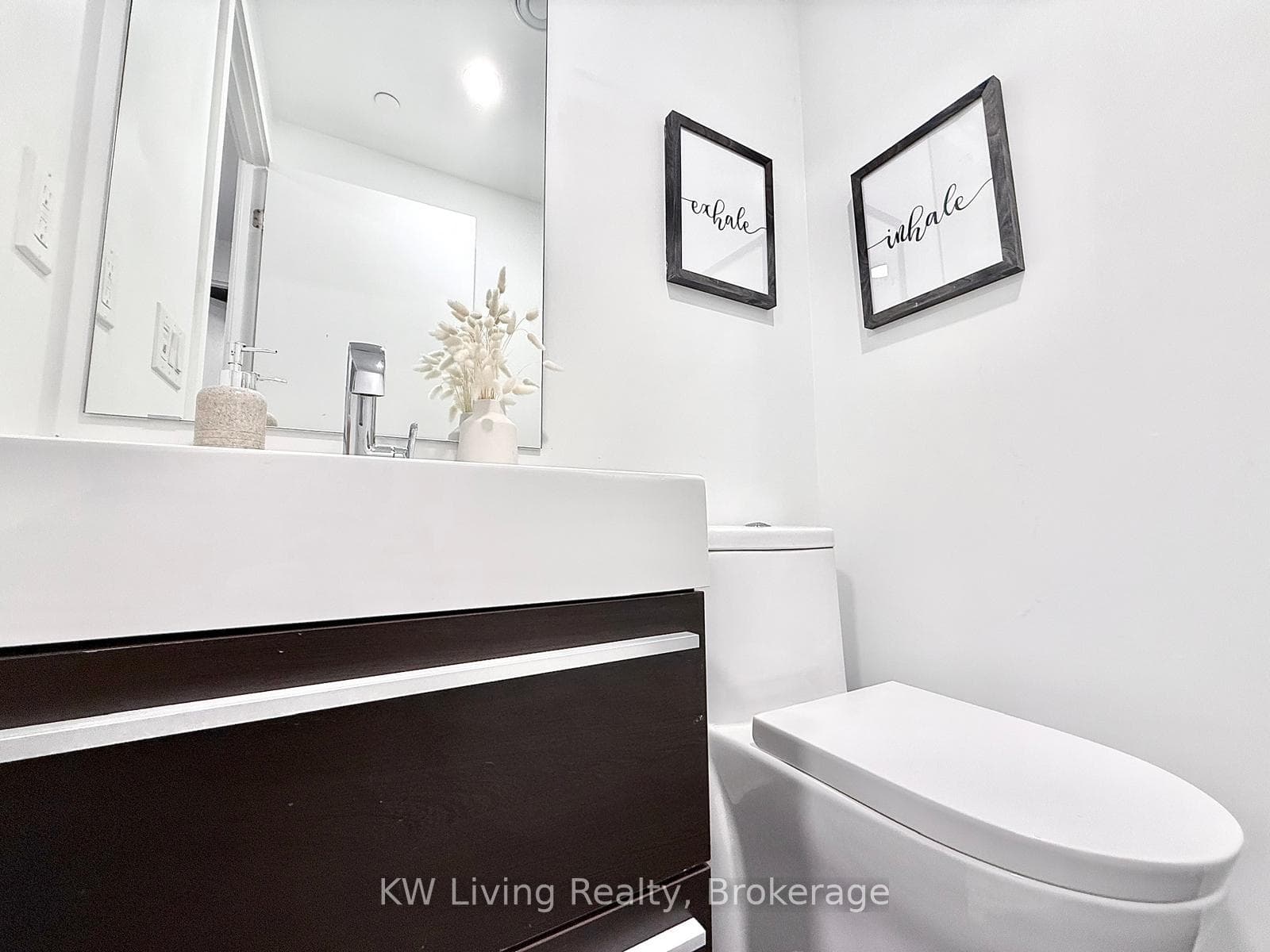 39 Roehampton Avenue Unit 701 photo 7